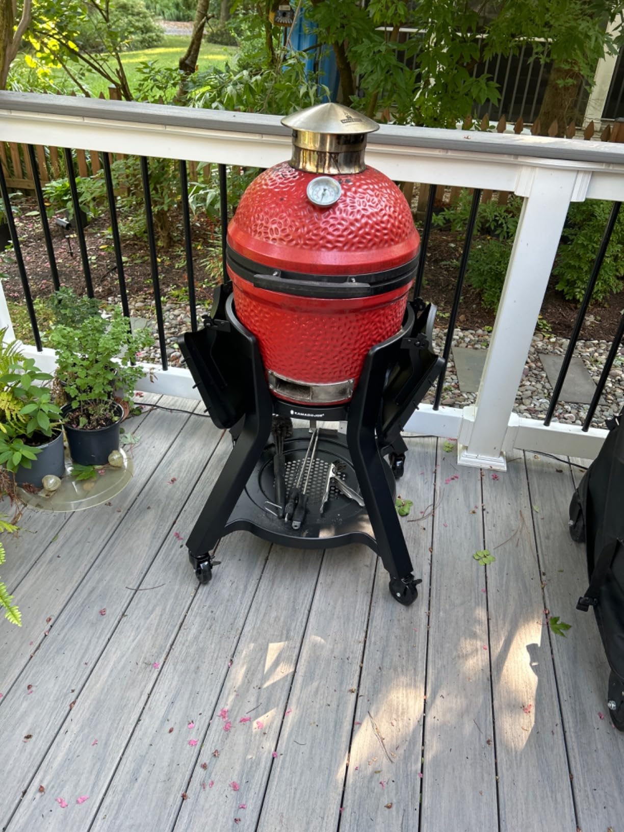 Universal 22-inch Kettle Charcoal Grill Cover by Kamado Joe, Kettle Cover in Black, Model KJ15080320 customer photo 2