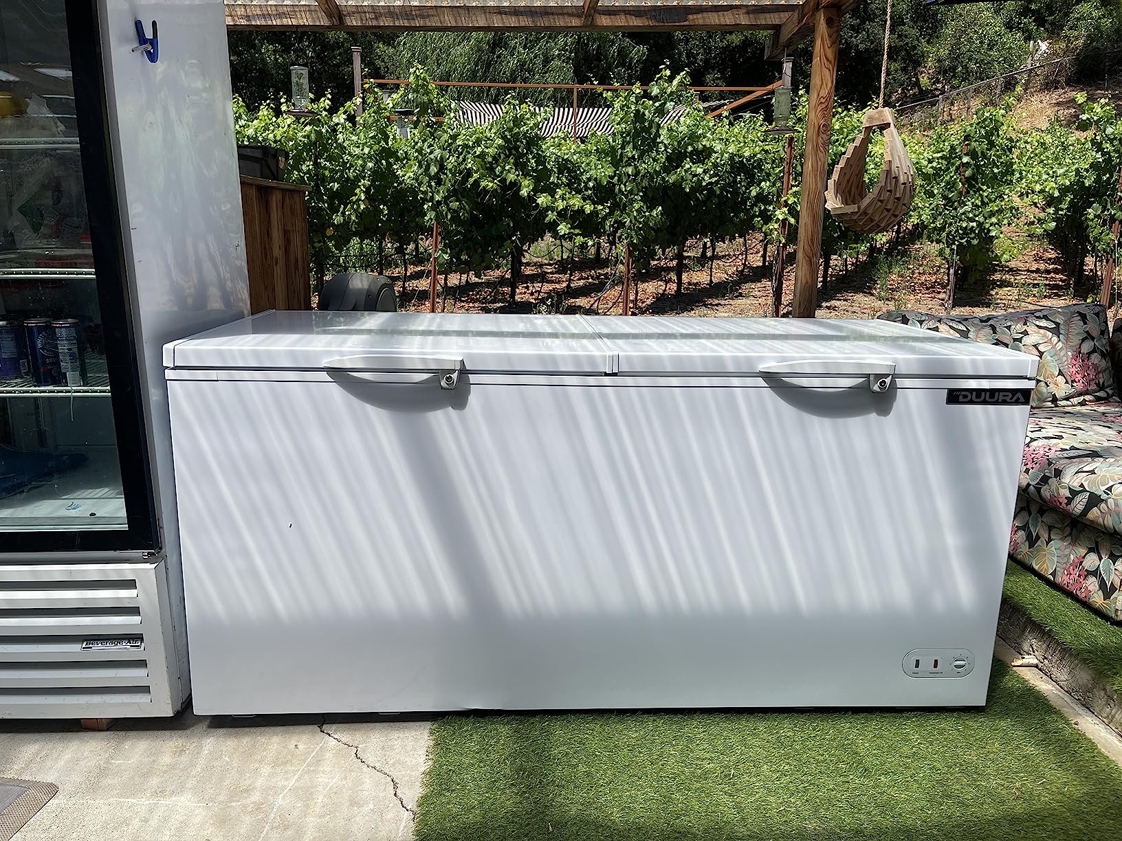 DUURA Chest Freezer Sub Zero Commercial Freezer with Split Top Double Locking Lids, Indoor or Outdoor Ready for Garage, Basement, Restaurant, Cafe, 7 Cu. Ft., White customer photo 1
