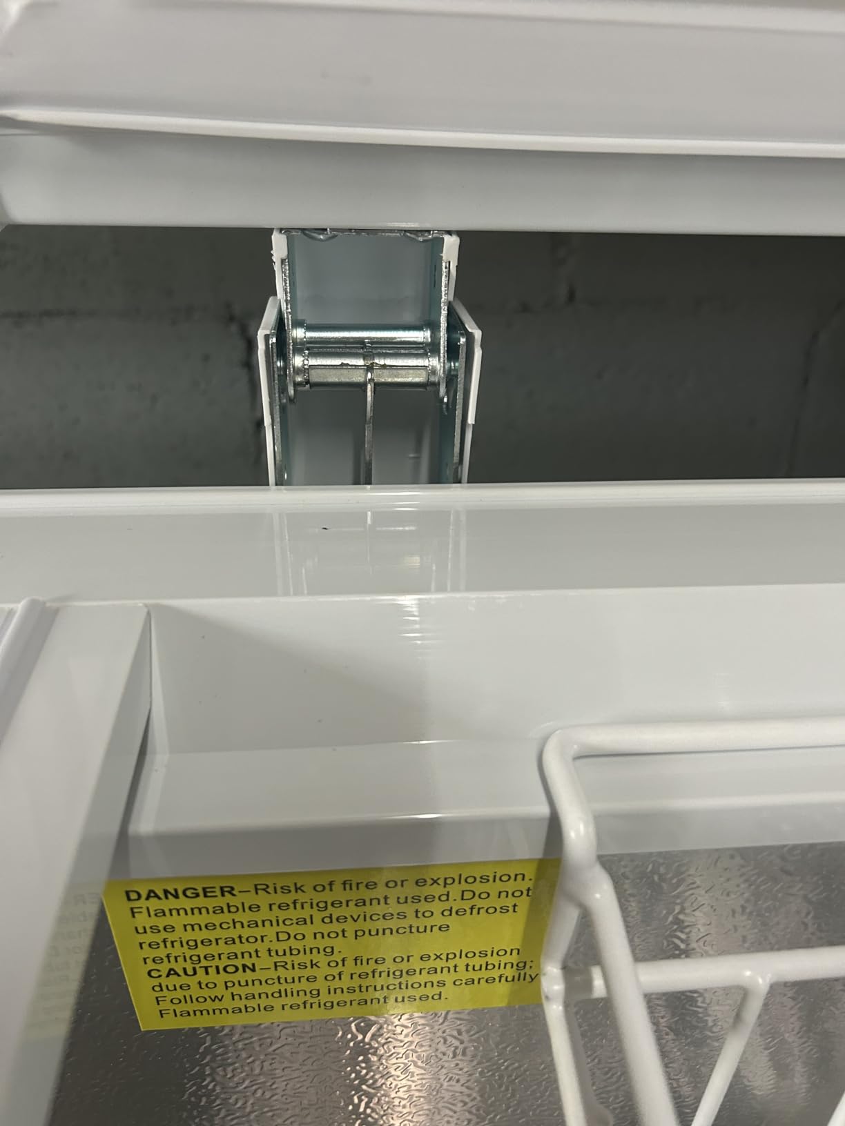DUURA Chest Freezer Sub Zero Commercial Freezer with Split Top Double Locking Lids, Indoor or Outdoor Ready for Garage, Basement, Restaurant, Cafe, 7 Cu. Ft., White customer photo 2