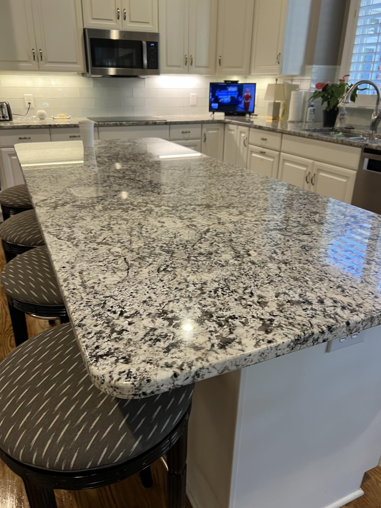 Weiman Disinfectant Granite Daily Clean & Shine (2 Pack with Polishing Cloth) Safely Clean Disinfect and Shine Granite Marble Soapstone Quartz Quartzite Slate Limestone Corian Laminate Tile Countertop customer photo 2