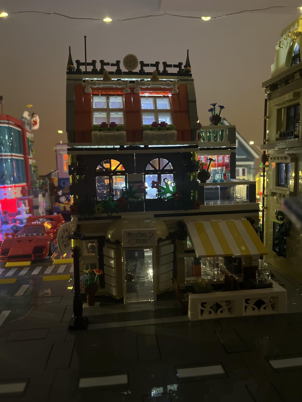 Garden Hotel Assembly Square Building kit | Modular House Building Blocks Model Set for Teens and Adults.Collectible Display Toy Building Set 1284 PCS customer photo 2