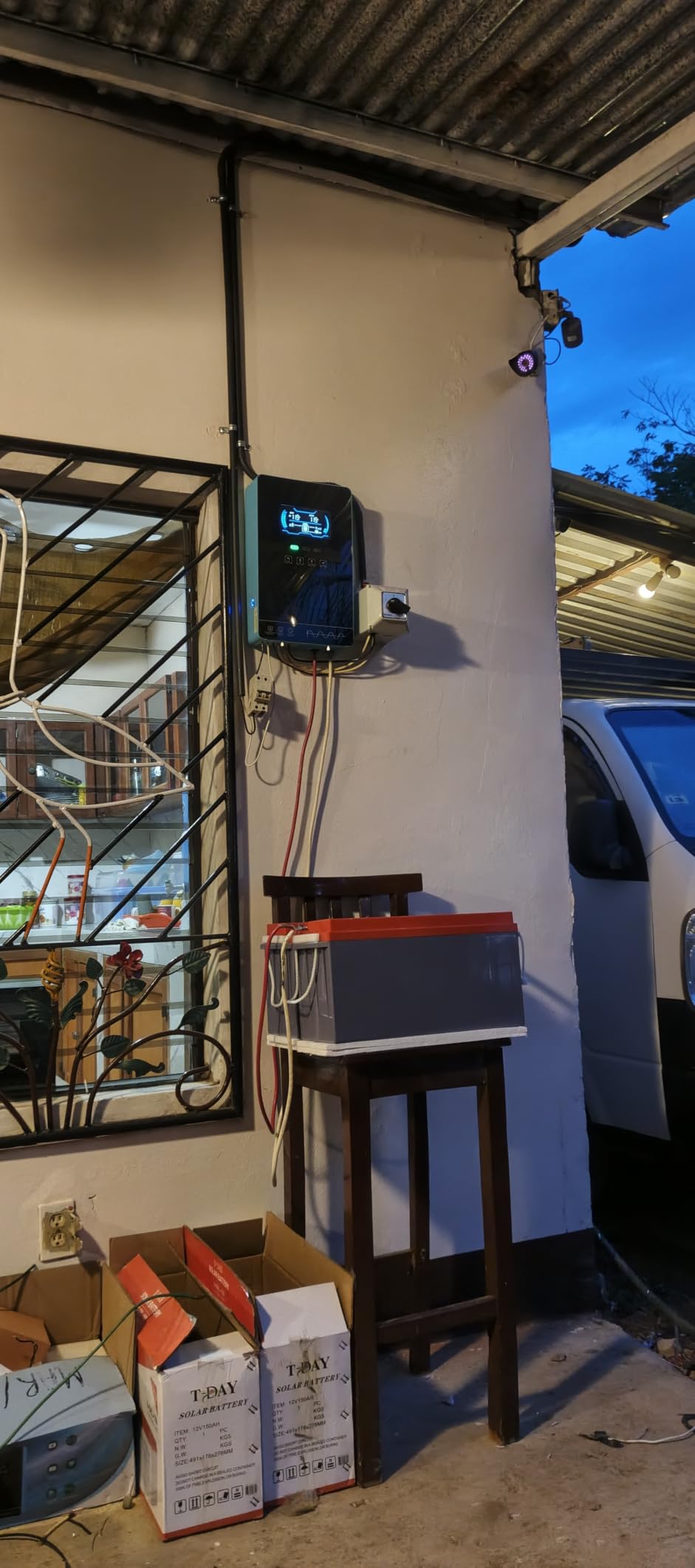 POWLAND 4000W Hybrid Solar Inverter | 24V DC to 120V AC Pure Sine Wave | LCD Display with Glass Top | 140A MPPT Charge Controller | Battery-Less & Lithium/AGM Battery Compatible customer photo 1