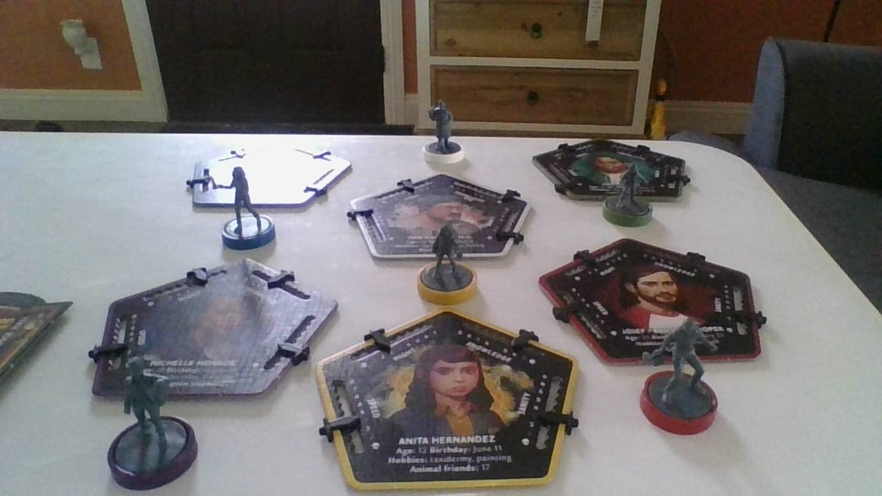 Hasbro Gaming Avalon Hill Betrayal at The House on The Hill 3rd Edition Cooperative Board Game customer photo 1