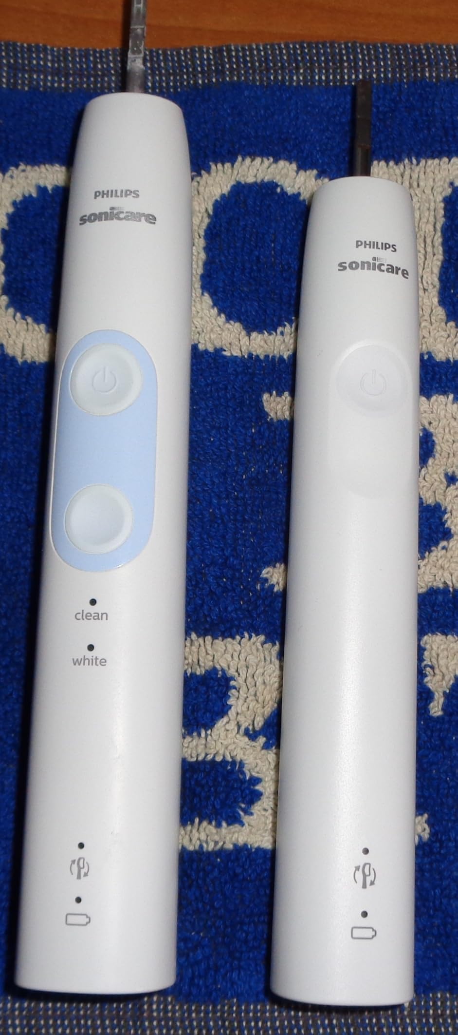 Philips Sonicare 4100 Rechargeable Electric Toothbrush, 1 Brush Head, White | 700% More Plaque Removal, Pressure Sensor, 2 Brush Settings, 2-Minute Guided Timer, 14-Day Battery, HX3681/23 customer photo 2