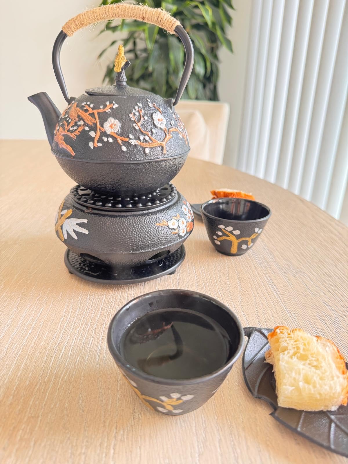 Dyna-Living Cast Iron Teapot 40.6oz Japanese Tea Kettle Set with 4 Tea Cups customer photo 2