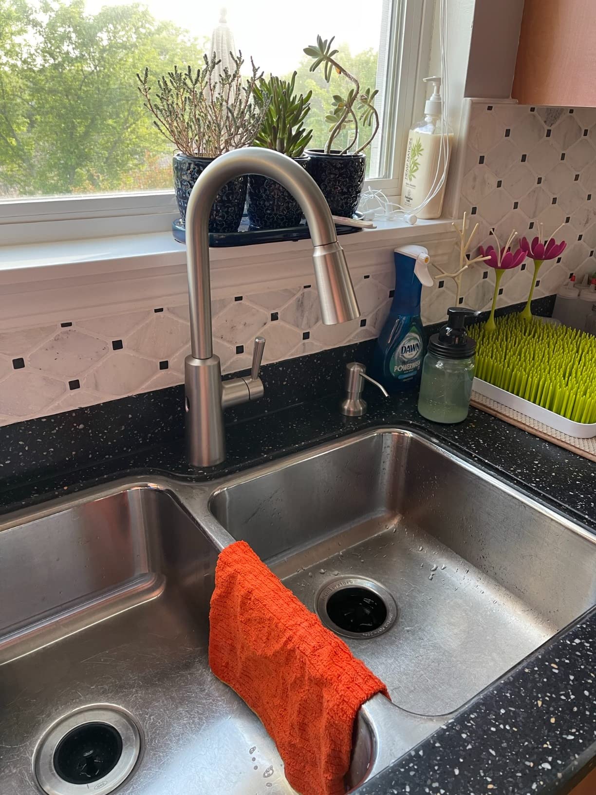 Moen Riley Matte Black Motionsense Wave Sensor Touchless One Handle Pulldown Kitchen Faucet Featuring Power Clean, 7402EWBL customer photo 1