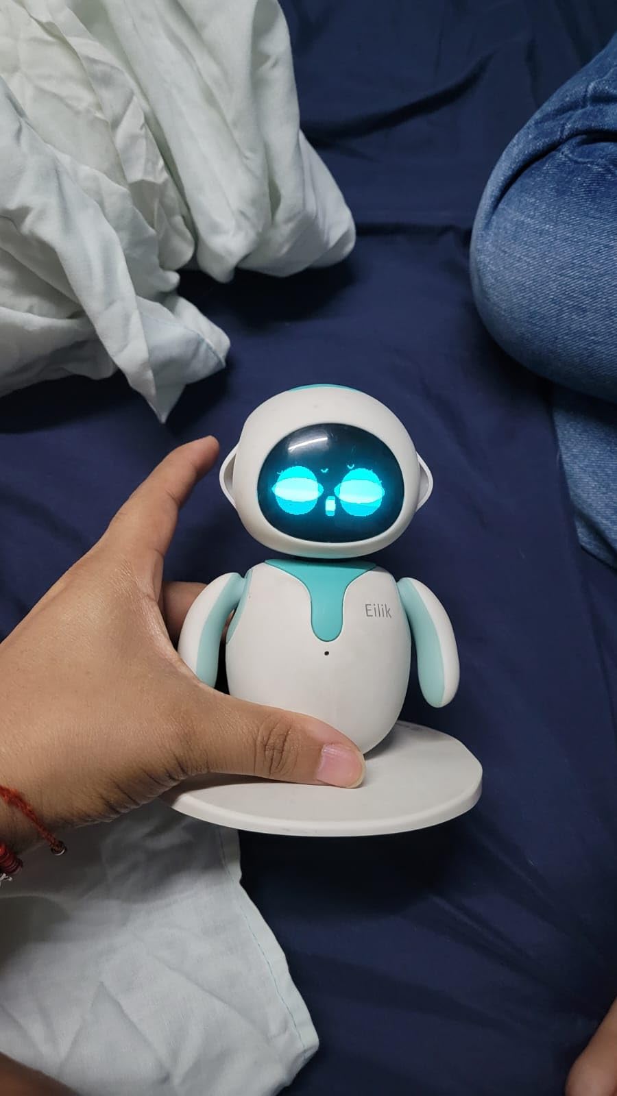 ENERGIZE LAB Eilik - Your Desktop Companion Full of Personality with Expressive Animations & Reactions, Touch-Responsive Play, Mini Games, Robot for Adults & Kids customer photo 1