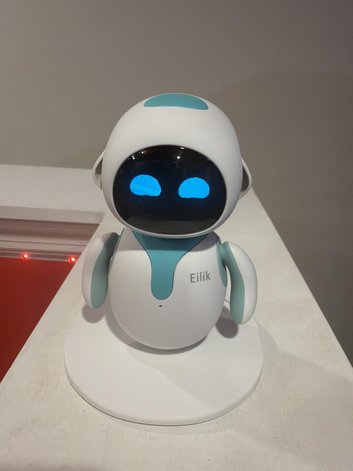 ENERGIZE LAB Eilik - Your Desktop Companion Full of Personality with Expressive Animations & Reactions, Touch-Responsive Play, Mini Games, Robot for Adults & Kids customer photo 2