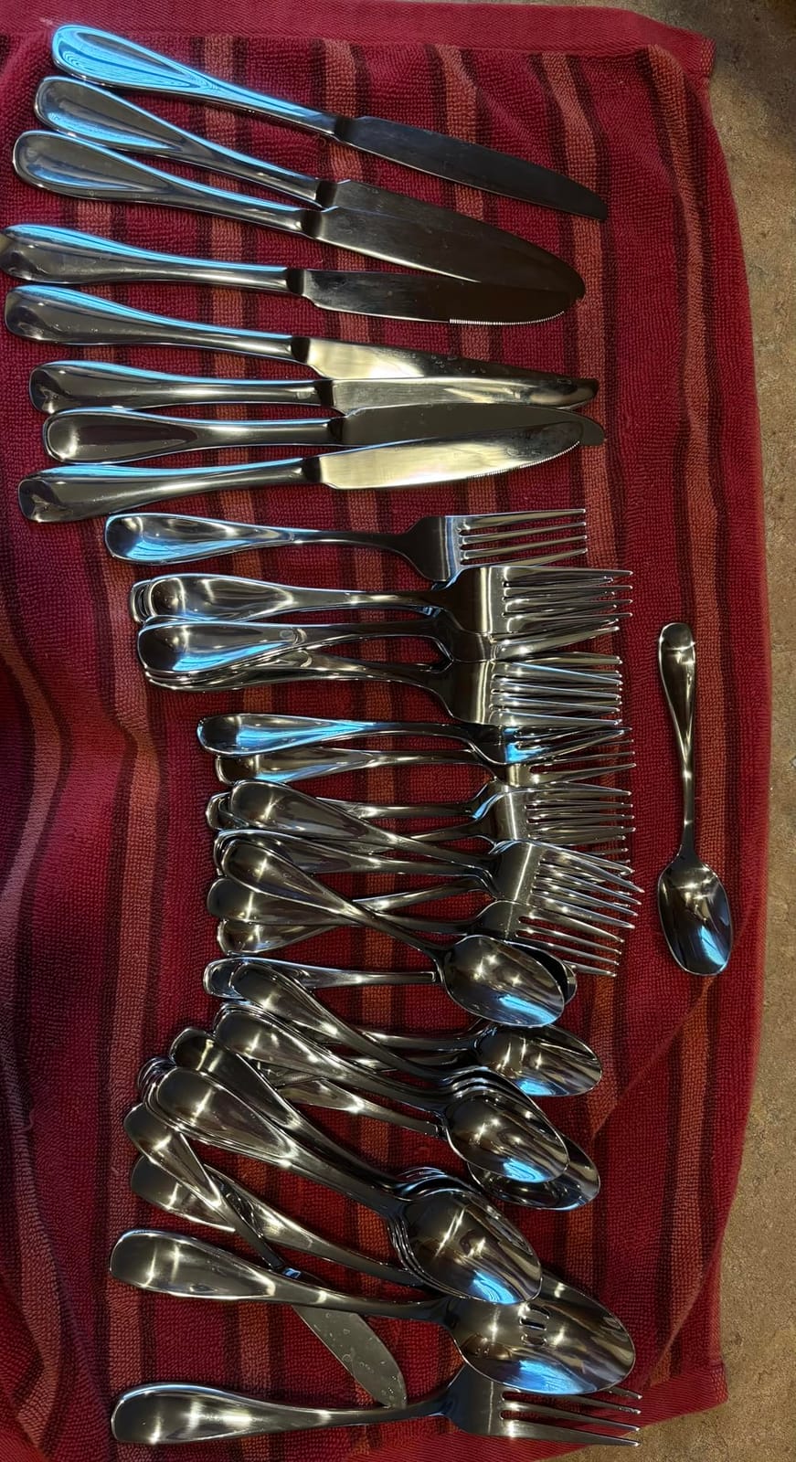Oneida Brushed Satin Voss 45-Piece Silverware Set for 8, Flatware customer photo 1