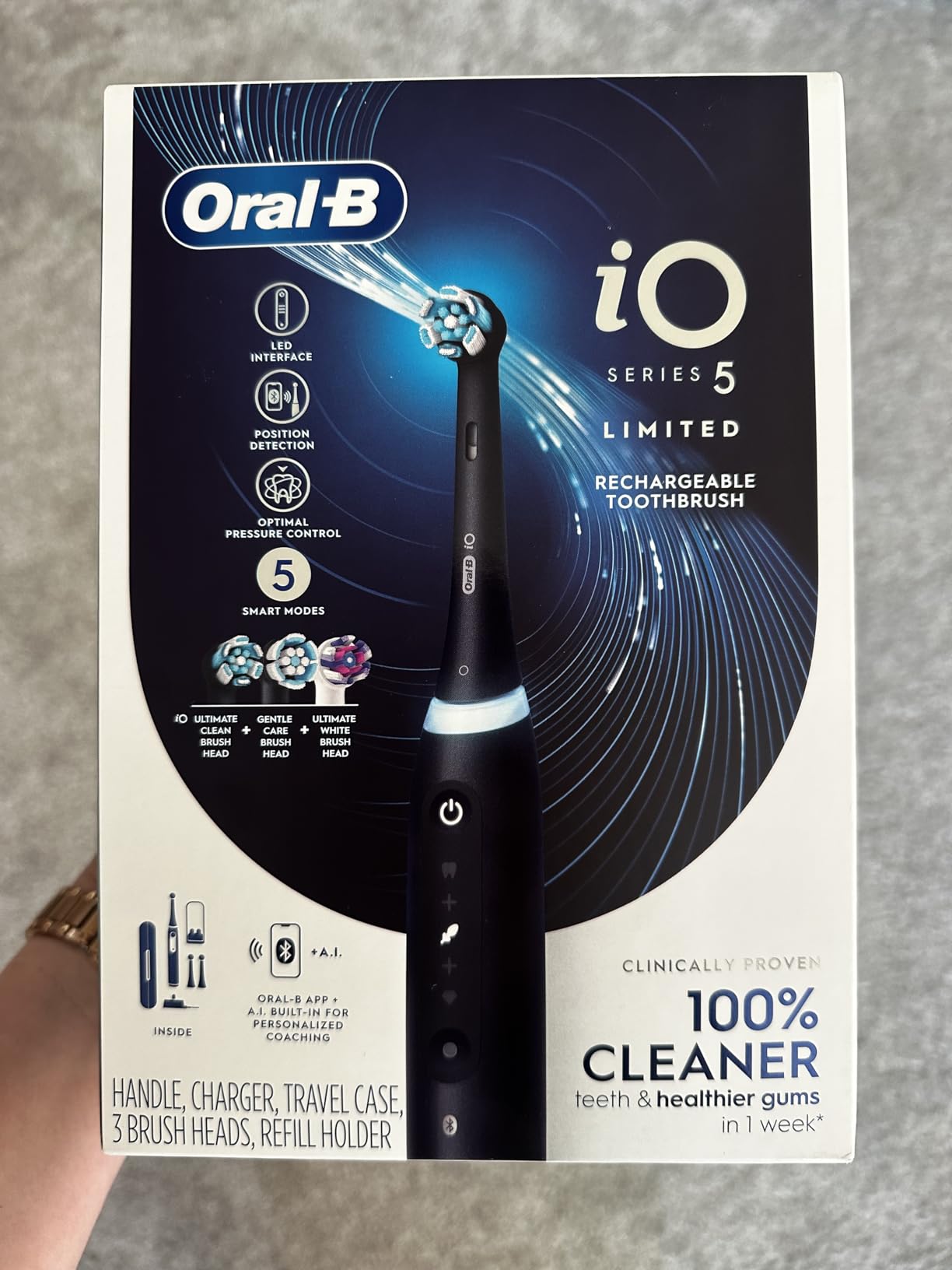 Oral-B Rechargeable Electric Toothbrush, iO5 Limited Deep Clean & Whiten, 5 Cleaning Modes, Visual Pressure Sensor to Protect Gums, Travel Case, 3 Brush Heads, White customer photo 1