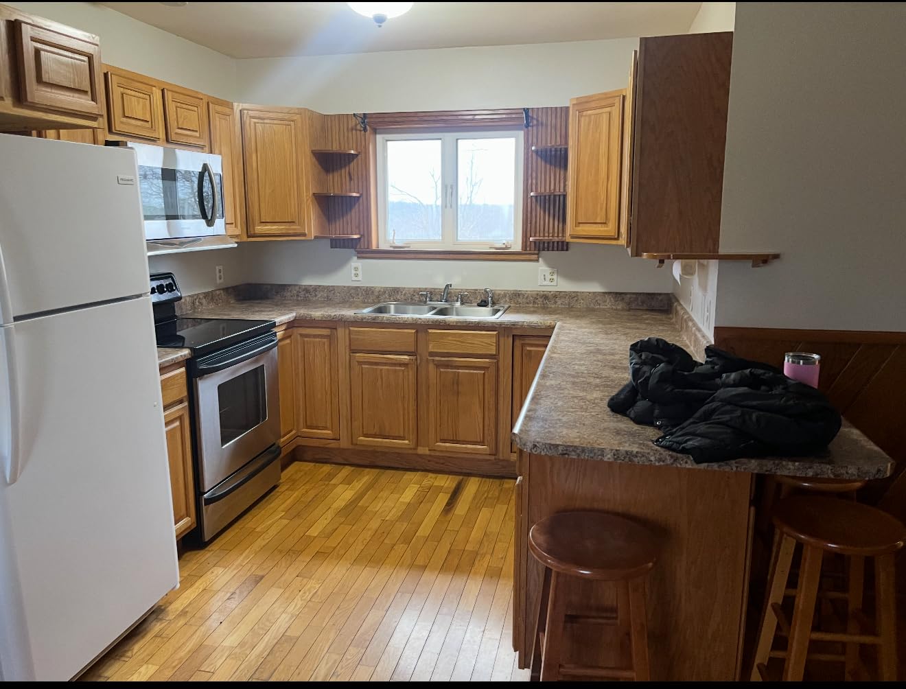 Retique It Wood Finish Countertop Kit - Paintable Liquid Wood Based Primer and Gel Stain - Graining Tools Included (Barn Wood) customer photo 1