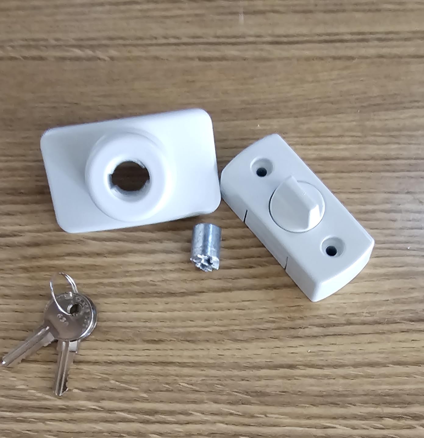 Ideal Security Model GLK Deadbolt for Storm and Screen Doors, Key Lock, White (2-Piece Set) customer photo 1