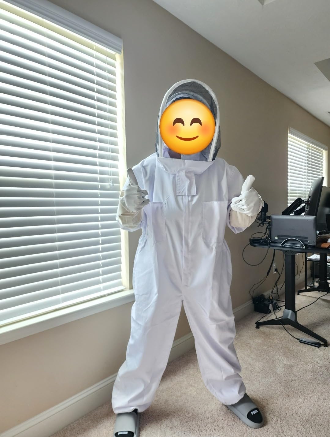 Bee Suits for Men Women,Bee Keeper Suite with Beekeeping Gloves,Beekeeping Suit with Veil Hood,Fully Body Sturdy Beekeeper Suite,Suitable for Professional Beekeepers and Beginners (Large) customer photo 2