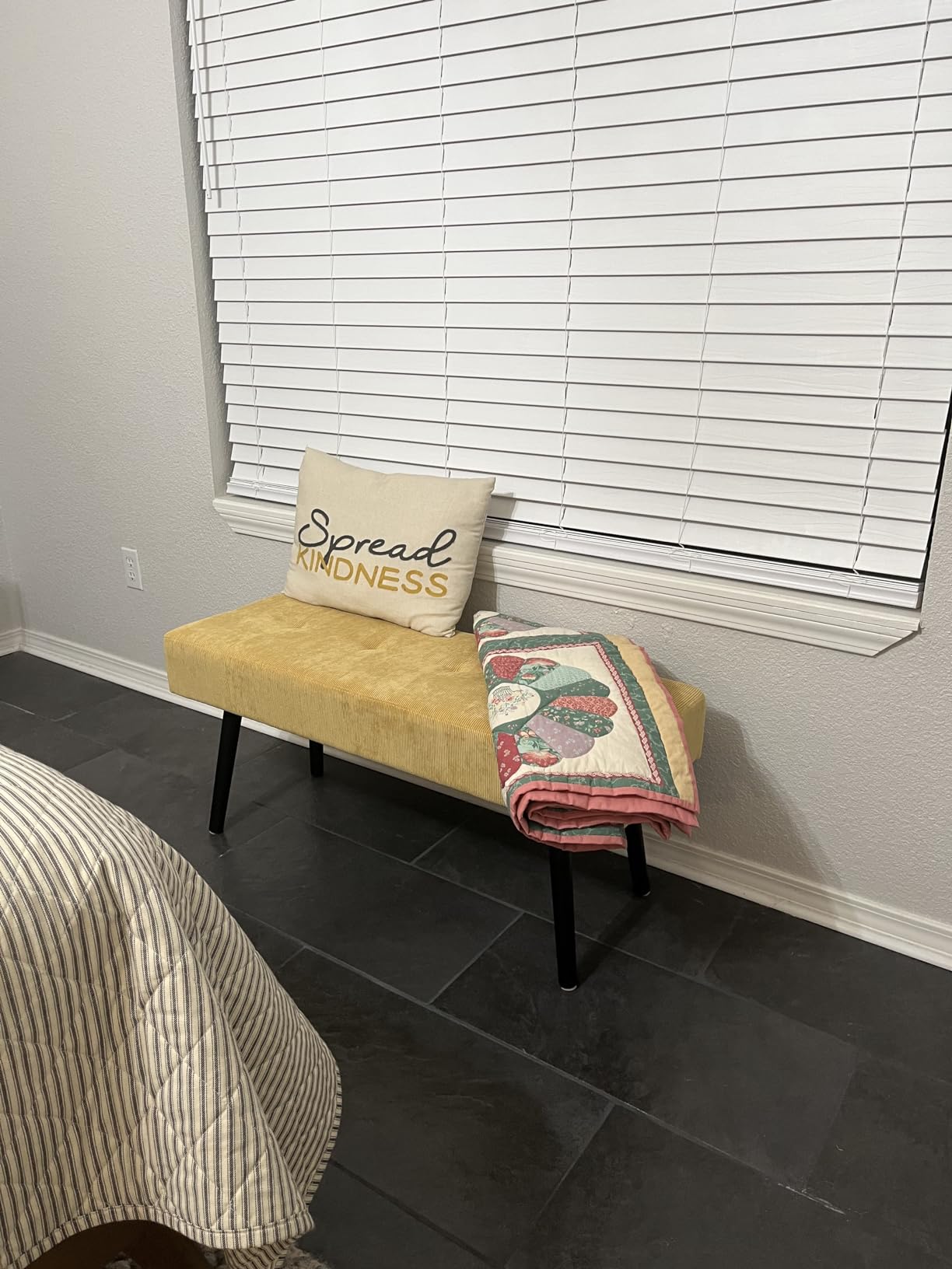 Comfy to go Entryway Bench - Bench for Bedroom, Modern Ottoman End of Bed, Corduroy Padded Benches for Living Room, Foyer, Mudroom, Hallway - 39