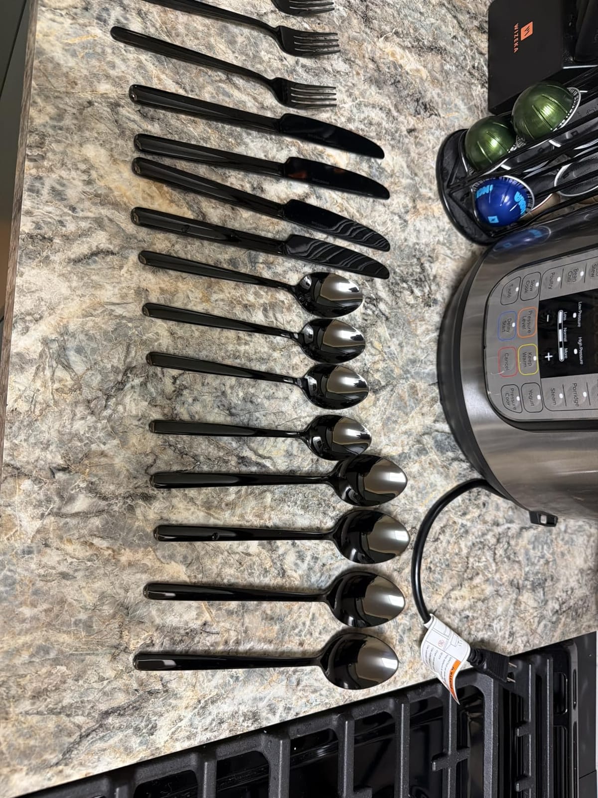 KINGSTONE Black Silverware Set, 40 Piece Flatware Set for 8, 18/10 Stainless steel Cutlery Set for Home Kitchen and Restaurant customer photo 1