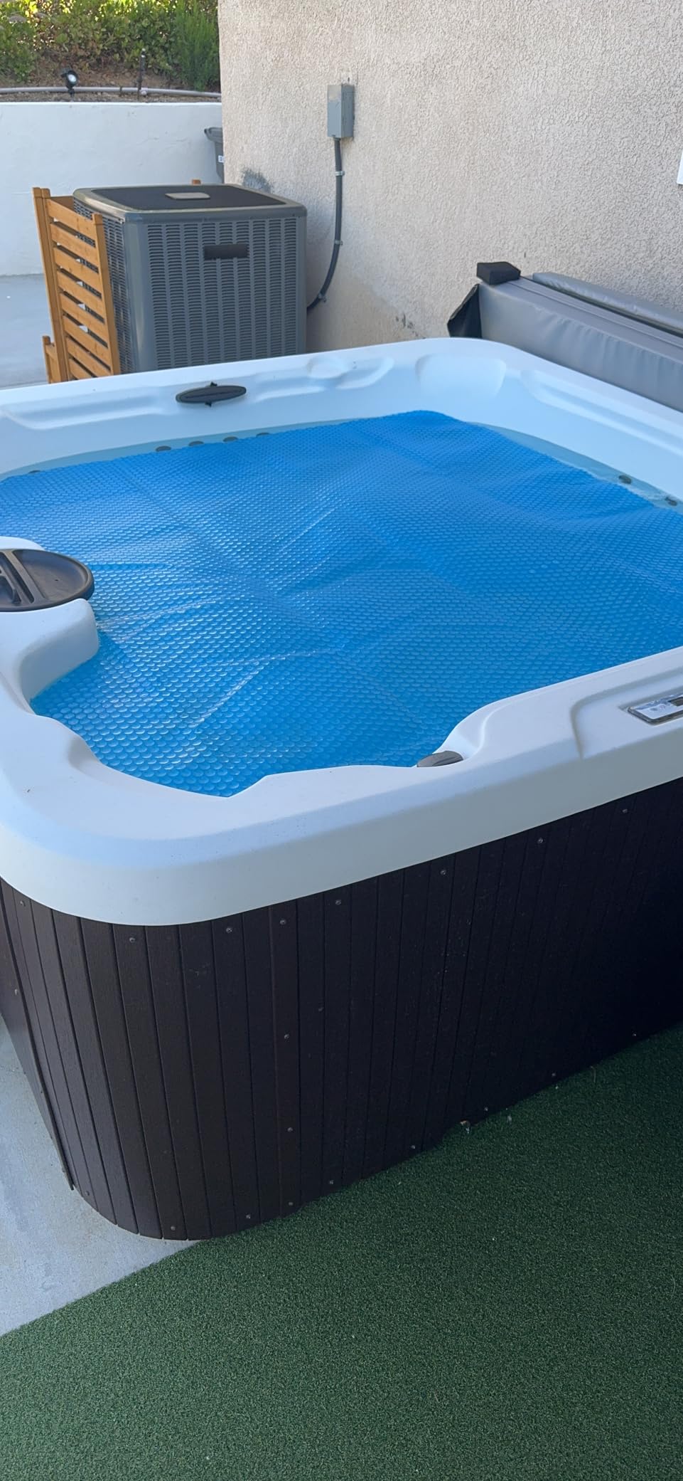 MADHOLLY Spa Hot Tub Cover for Heat Retention - 7×7FT Square 16-Mil Heavy-Duty Bubble Solar Blanket for Preventing Water Evaporation, Easy to Cut and Clean (210 × 210 CM) customer photo 1
