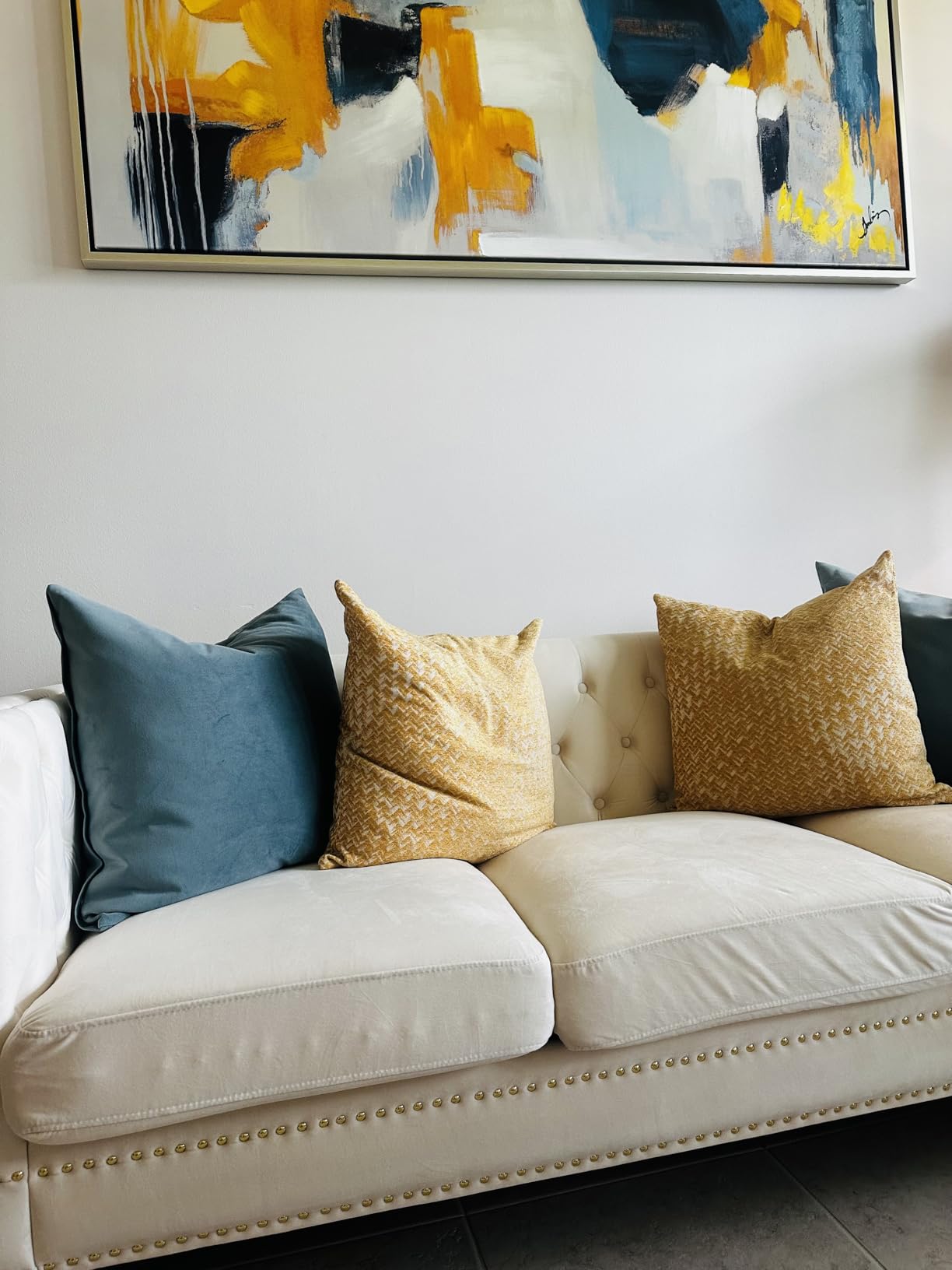 Mikibama Velvet 3 Seater Sofa Couch with Buttons and Square Arms 83.07 Inch Tufted 3-seat Sofas with Trimmed Nailhead and Acrylic Legs Modern Couches for Living Room, Bedroom (Beige-crystal Legs, Sofa) customer photo 1