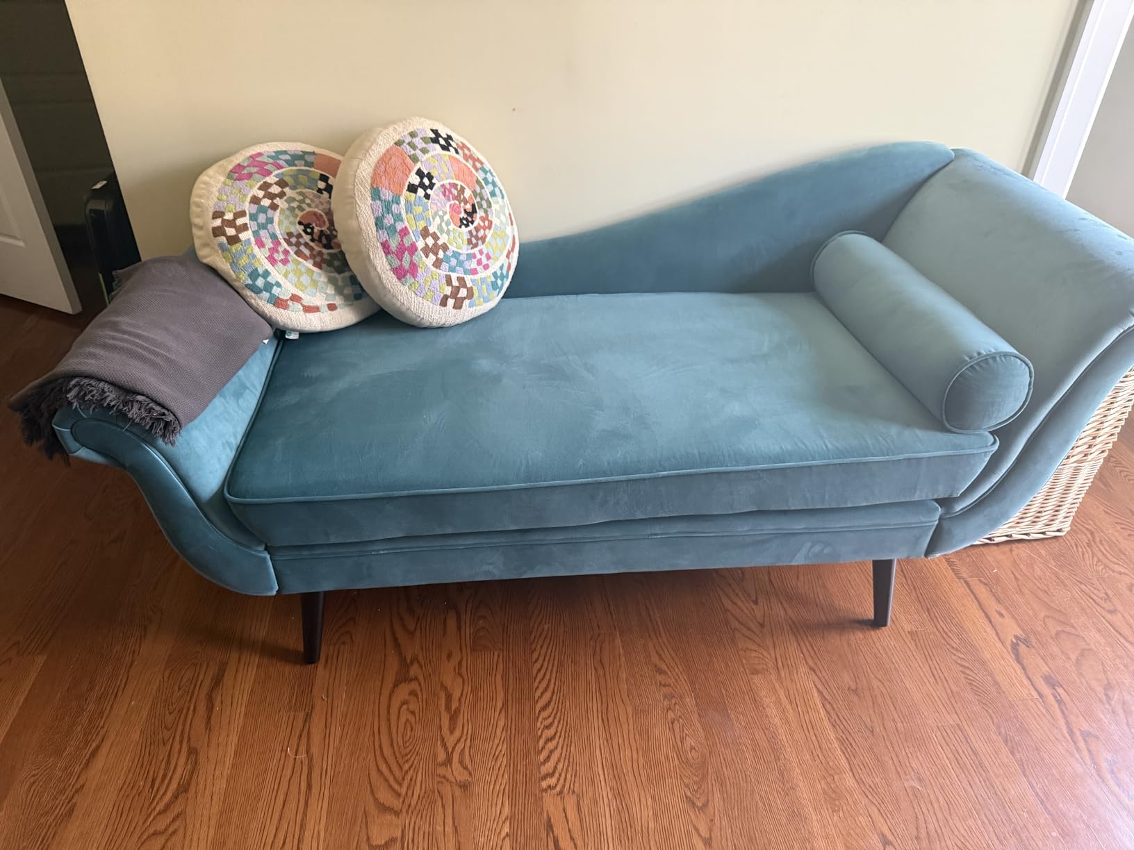 Chaise Lounge Indoor White Velvet 68'' with Scroll Arms Wave Back Lounge Chair Fainting Couch Comfort Simplistic Spirituality for Bedroom Office Living Room (White) customer photo 1