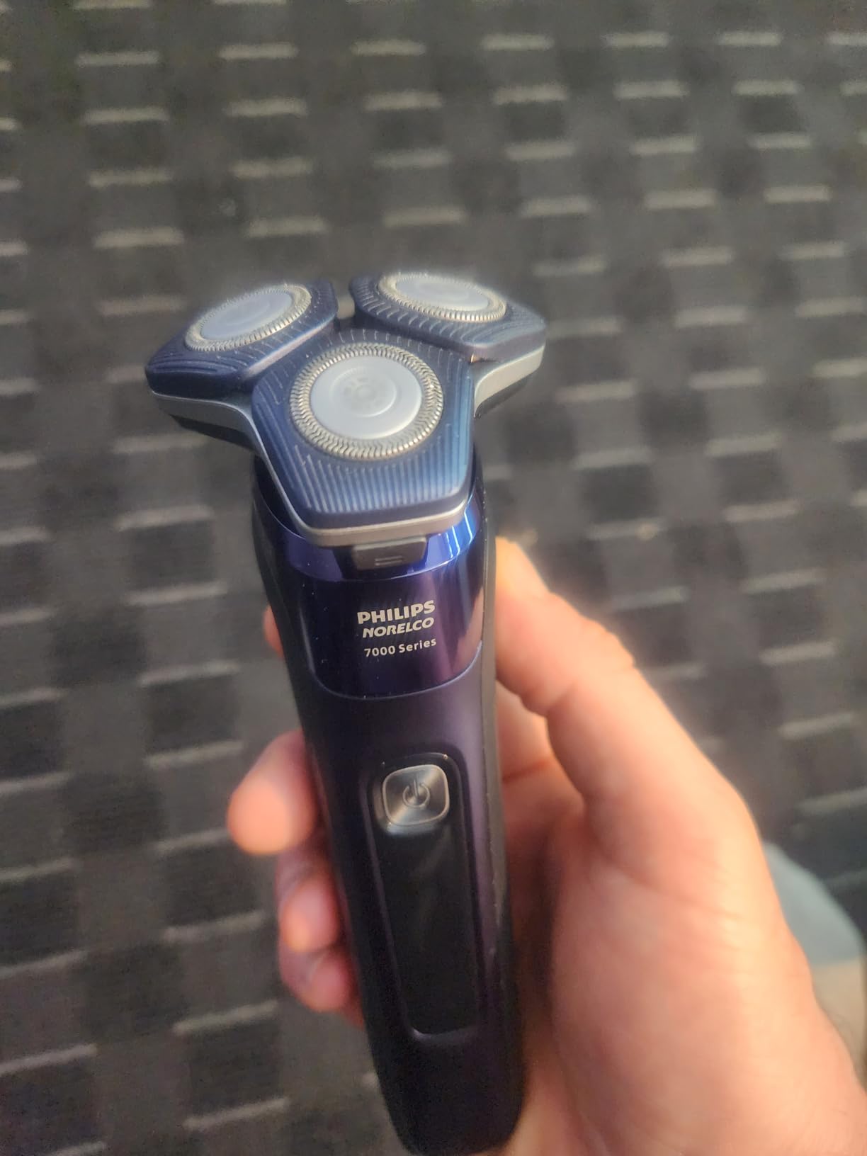 Philips Norelco Shaver 7800, Rechargeable Wet & Dry Electric Shaver with SenseIQ Technology, Quick Clean Pod, Charging Stand, Travel Case and Pop-up Trimmer, S7885/85 customer photo 2
