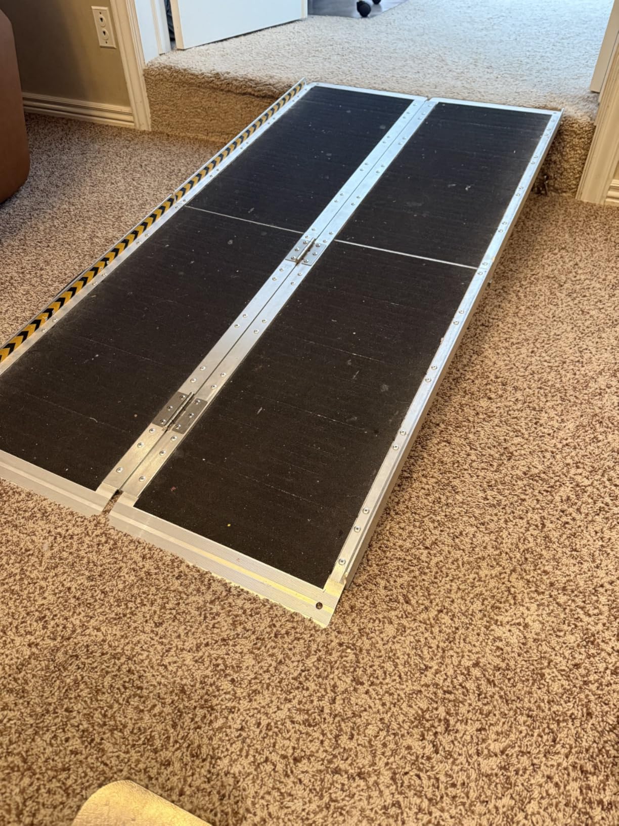 VNN Portable Wheelchair Ramp 4FT, Non-Slip Aluminum Ramps for Wheelchairs for Home customer photo 2