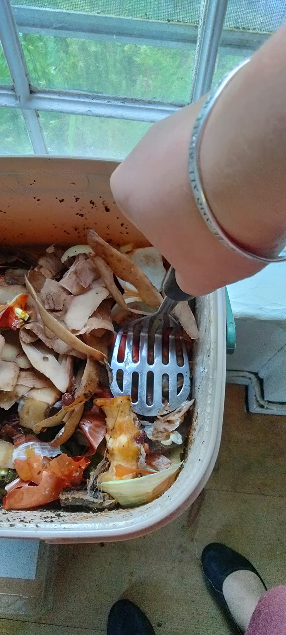 All Seasons Indoor Compost Kit, 4.4 Gal Black Organko Bin Plus 2 lb Bokashi | Compost Meat Bones Dairy, Makes Compost Tea Fertilizer, 77% Recycled Plastic, Includes 2 lb Bokashi Bran - Cup Presser Scoop customer photo 1