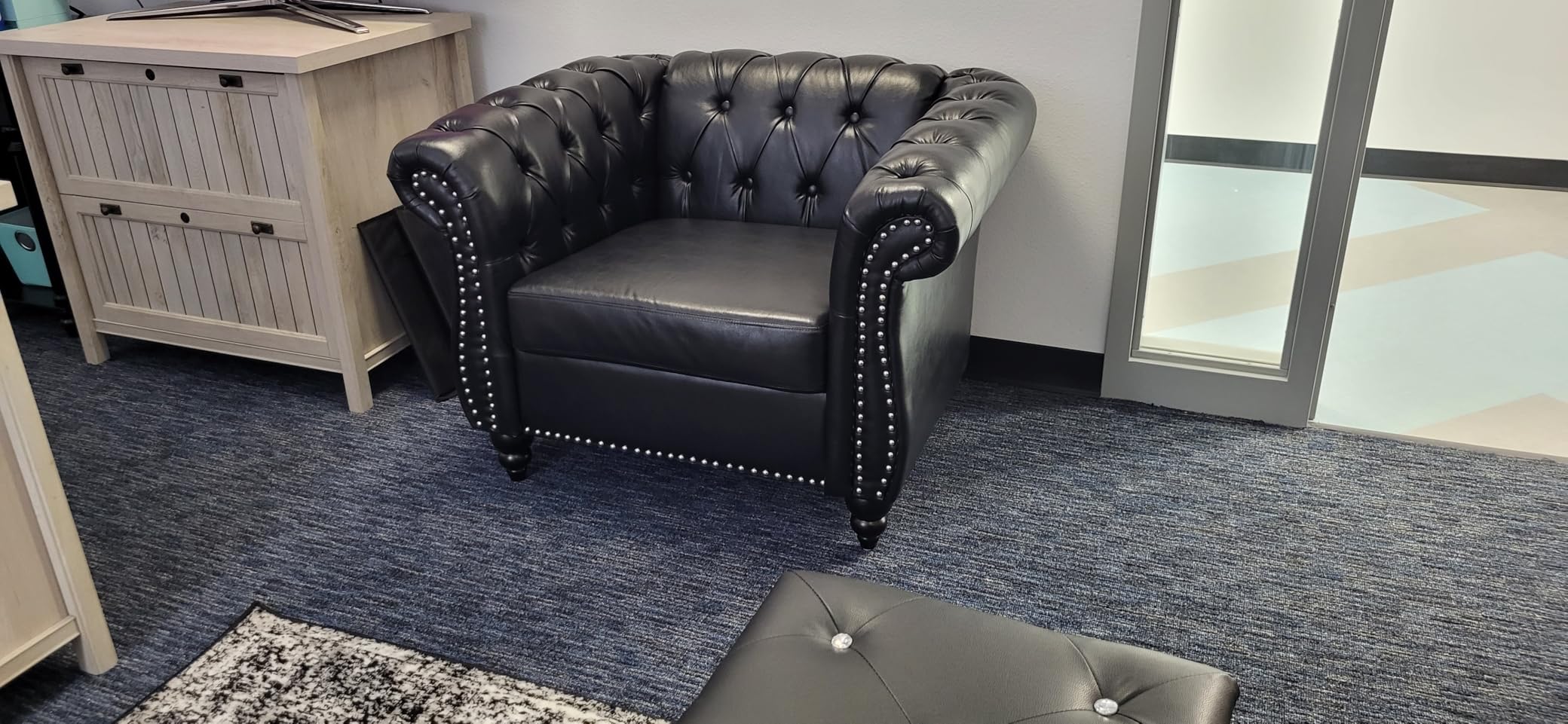 LEVNARY Leather Chesterfield Chair, Mid-Century Modern Single Sofa Chair, Tufted Upholstered Rolled Armchair for Home Bedroom Reading Room (Dark Brown) customer photo 1