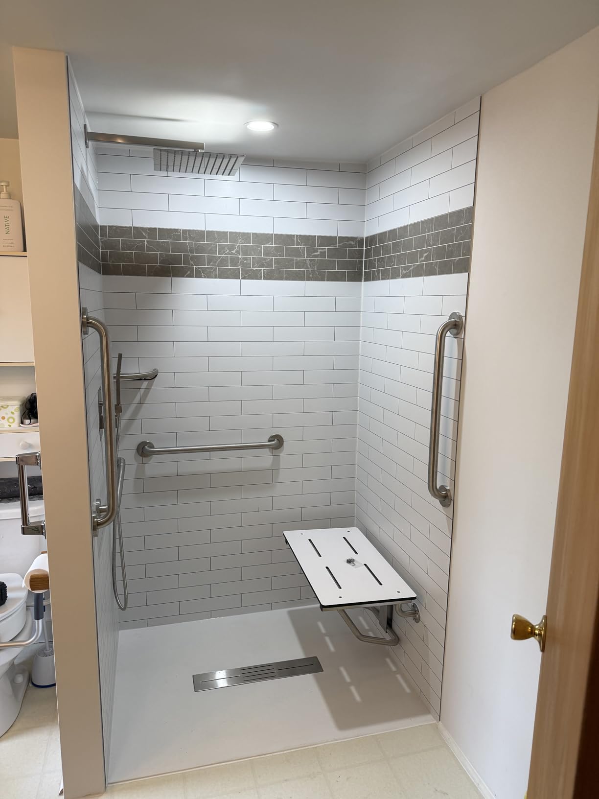 WOODBRIDGE 47.25 in L x 31.5 in W Zero Threshold Shower Base with Center Drain Placement, Matching Decorative Drain Plate and Tile Flange, Wheelchair Access, Low Profile, White customer photo 2
