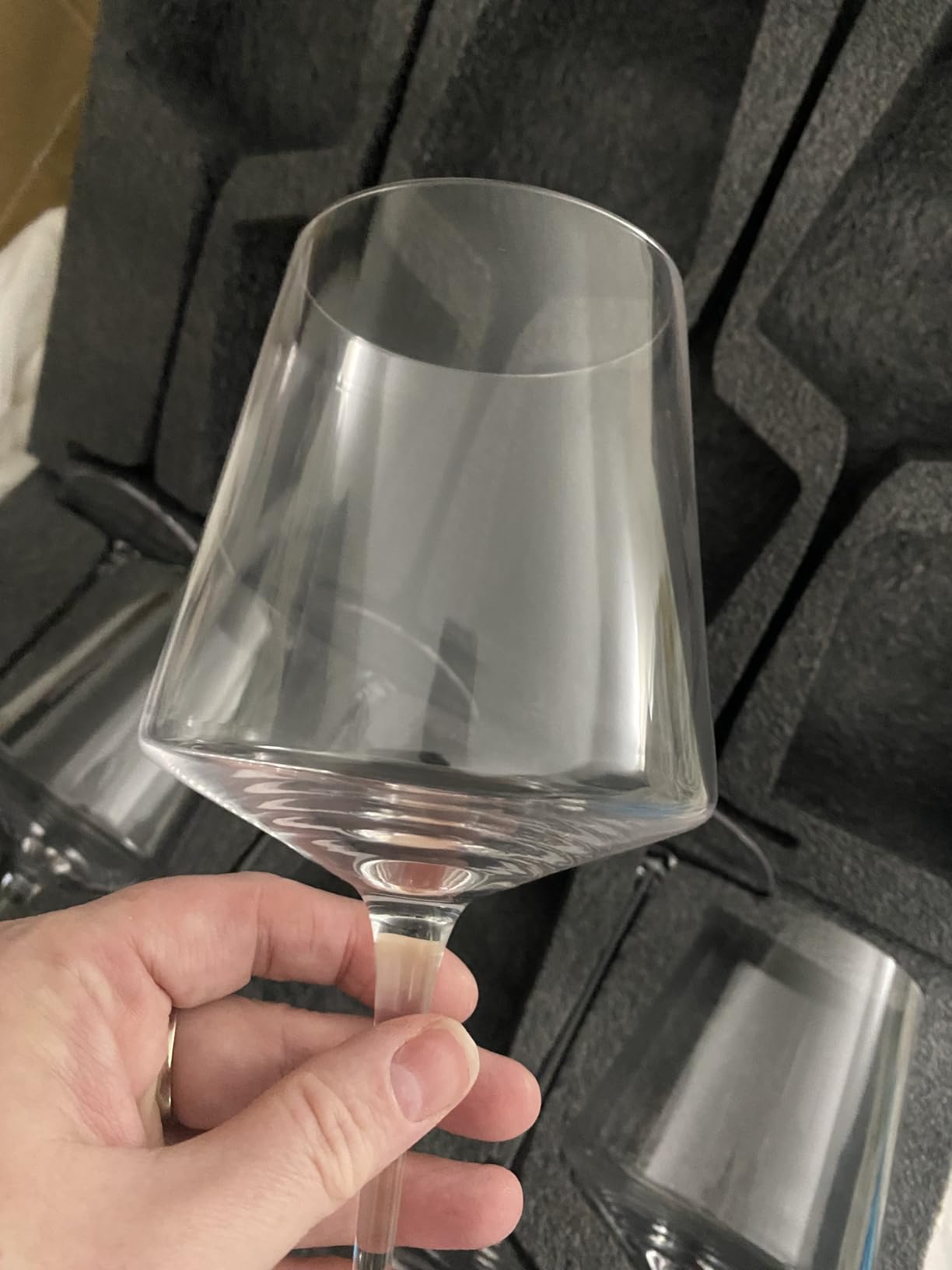Chouggo 21Oz Crystal Wine Glasses Set of 6, Premium Large White or Red Wine Glasses, Hand Blown Tall Long Stem, Gifts for Women, Men, Wedding, Anniversary, Christmas, Birthday customer photo 2