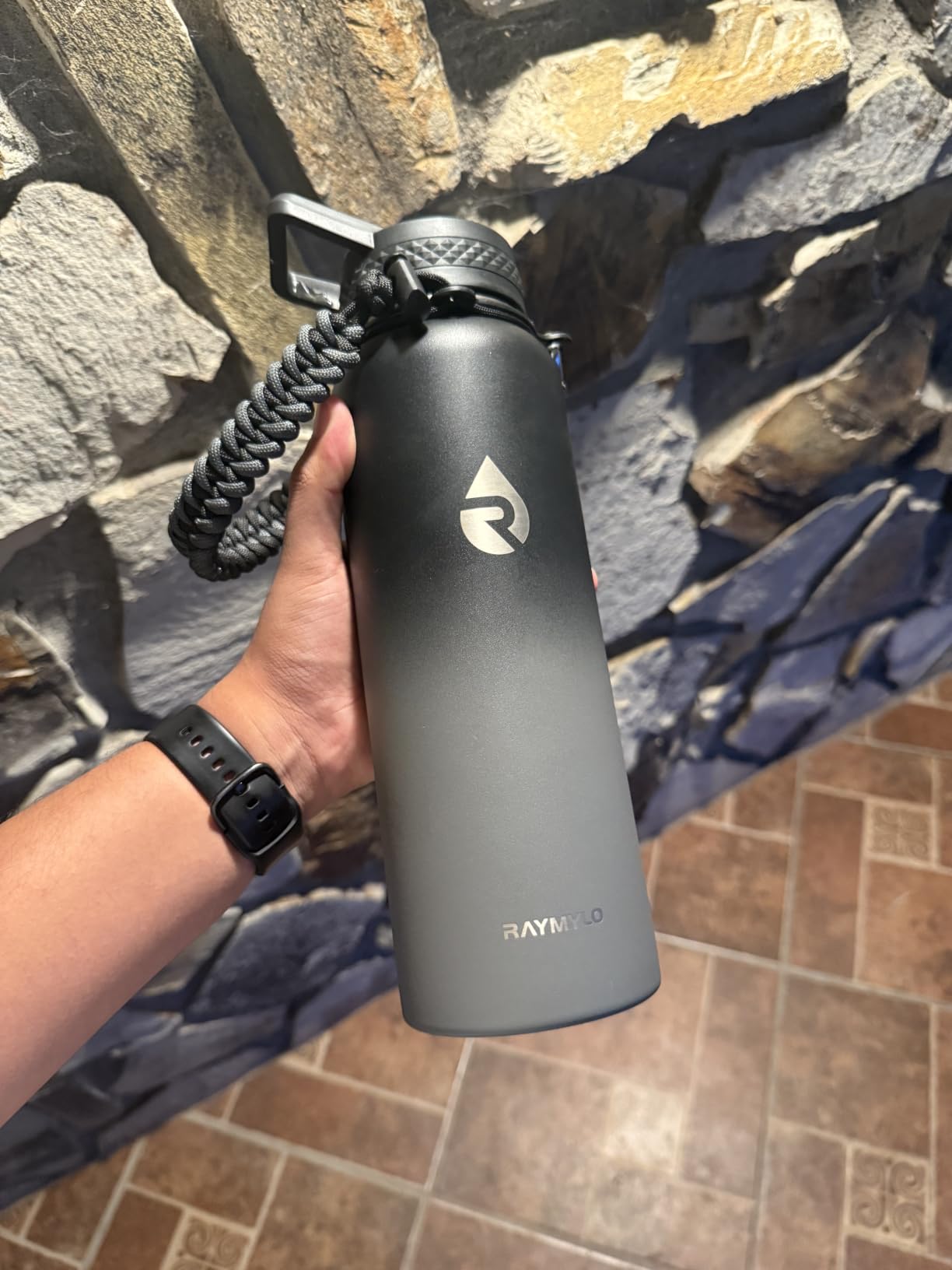RAYMYLO Insulated Water Bottle 40 oz, Triple Wall Vacuum Stainless Steel, Leak Proof, BPA-Free customer photo 1