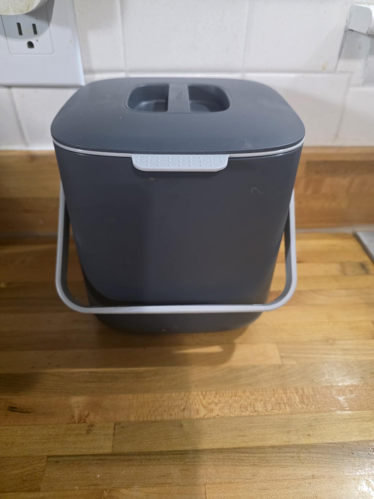 Blue Ginkgo Kitchen Compost Bin, 2.6L Countertop Compost Bin, Dark Grey | Odor-Tight. Filter-Free. Dishwasher Safe. (Standard) customer photo 1