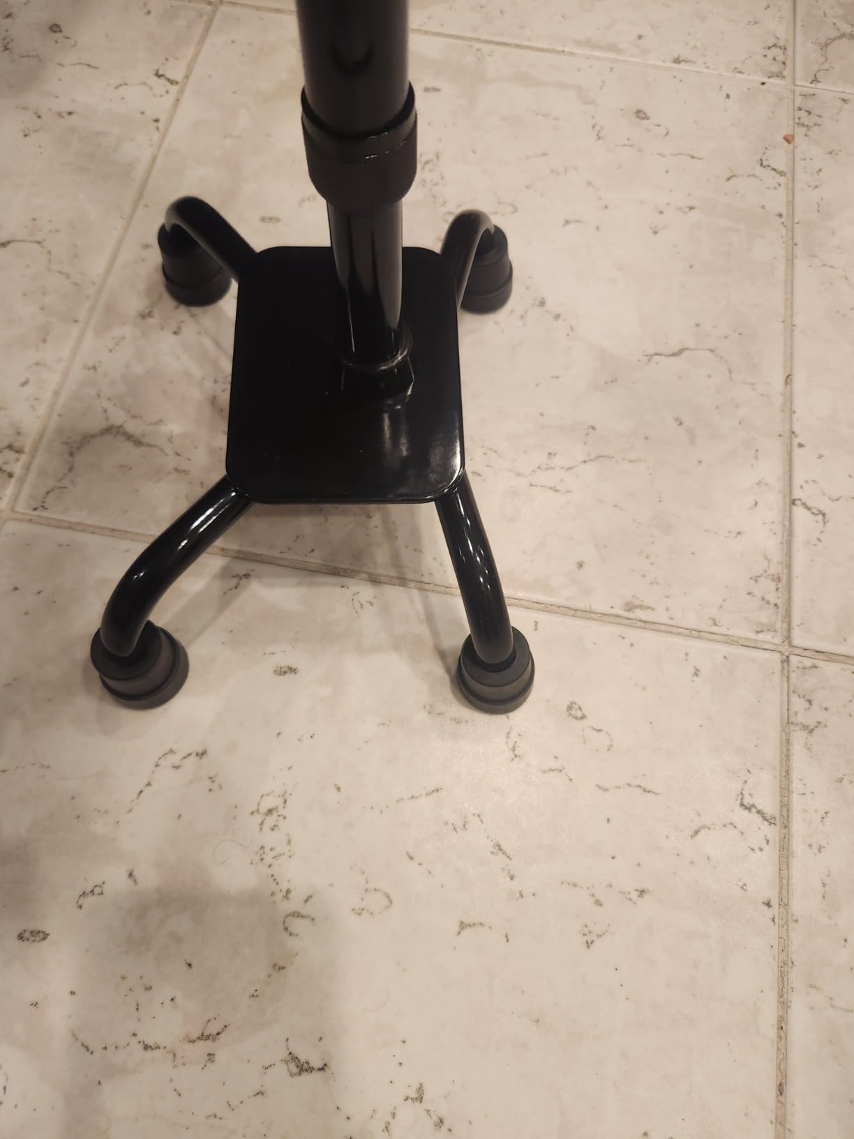 Medline Aluminum Quad Cane with Small Base, 300 lb Capacity, for Balance, Knee Injuries, Leg Surgery Recovery & Mobility, Portable, Sturdy Walking Aid for Seniors & Adults customer photo 2