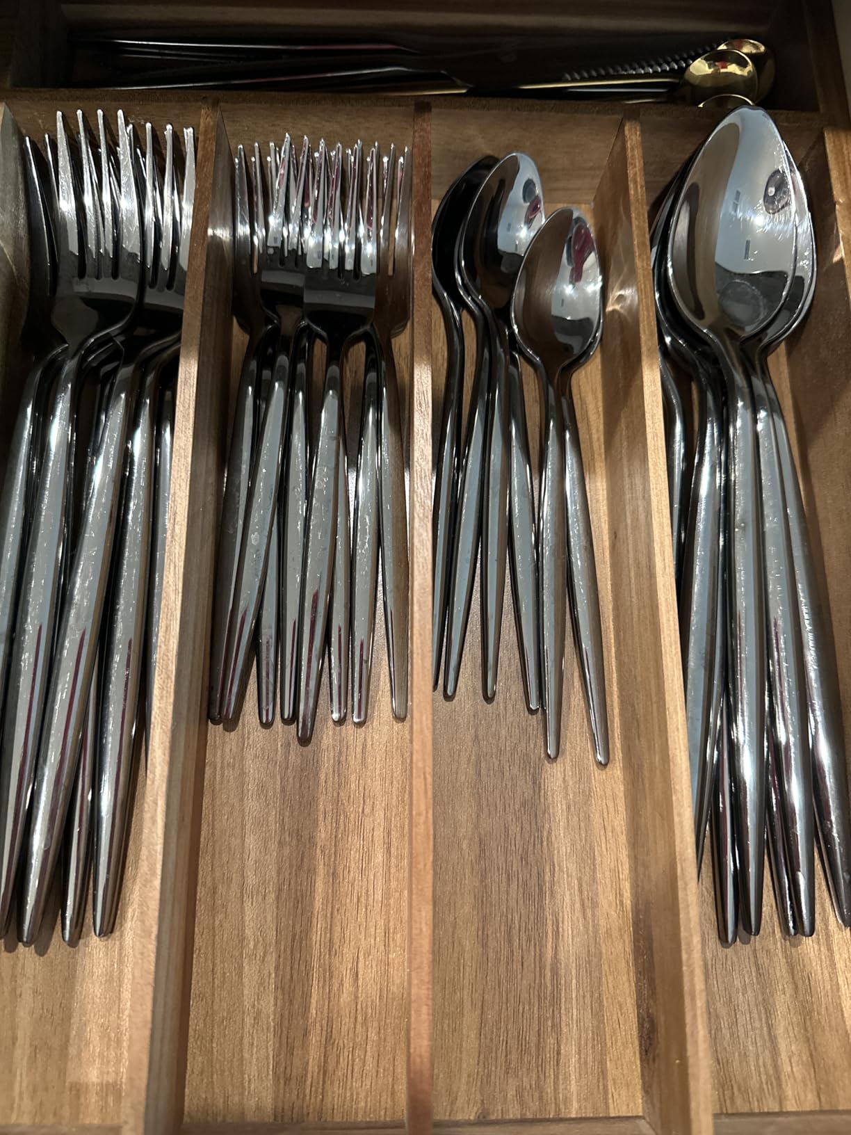 20 Piece Luxury Silverware Set for 4 Gold Mirror-Polished 18/10 Stainless Steel Heavy Flatware Set Modern Cutlery Set Knife/Fork/Spoon with Gifts for Home & Restaurant customer photo 2