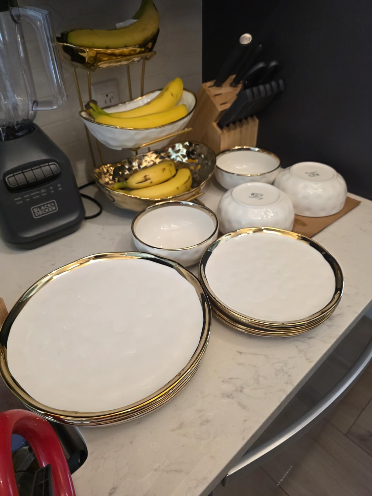 LOVECASA 16 Pieces Plates and Bowls Sets, Porcelain White and Gold Dinnerware Sets, Round Dinner Plates Dishes Set Service for 4, Dishwasher Safe and Scratch Resistant, White customer photo 2
