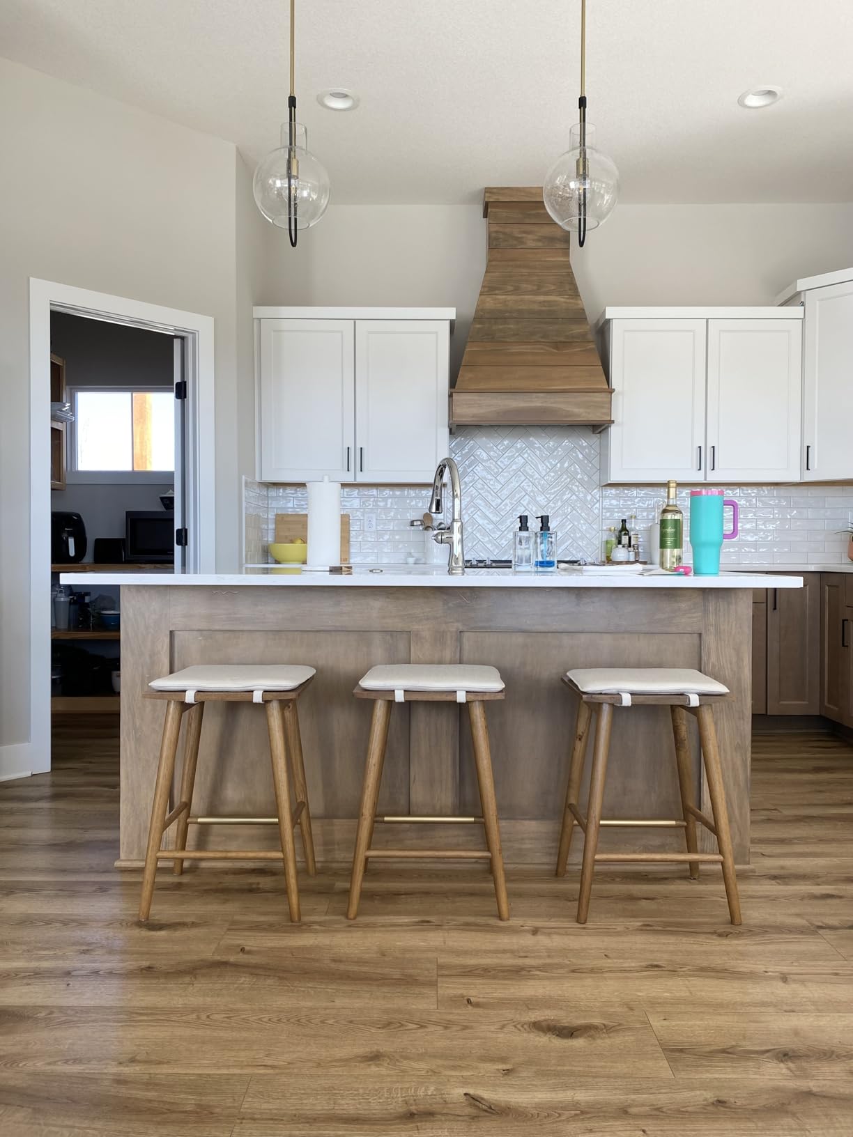 Nathan James Barker Counter Height Solid Wood Barstool with Upholstered Cushion, Backless Island Stool with Rubberwood Legs and Natural Textured Linen Upholstery for Kitchen, Brown/White customer photo 2