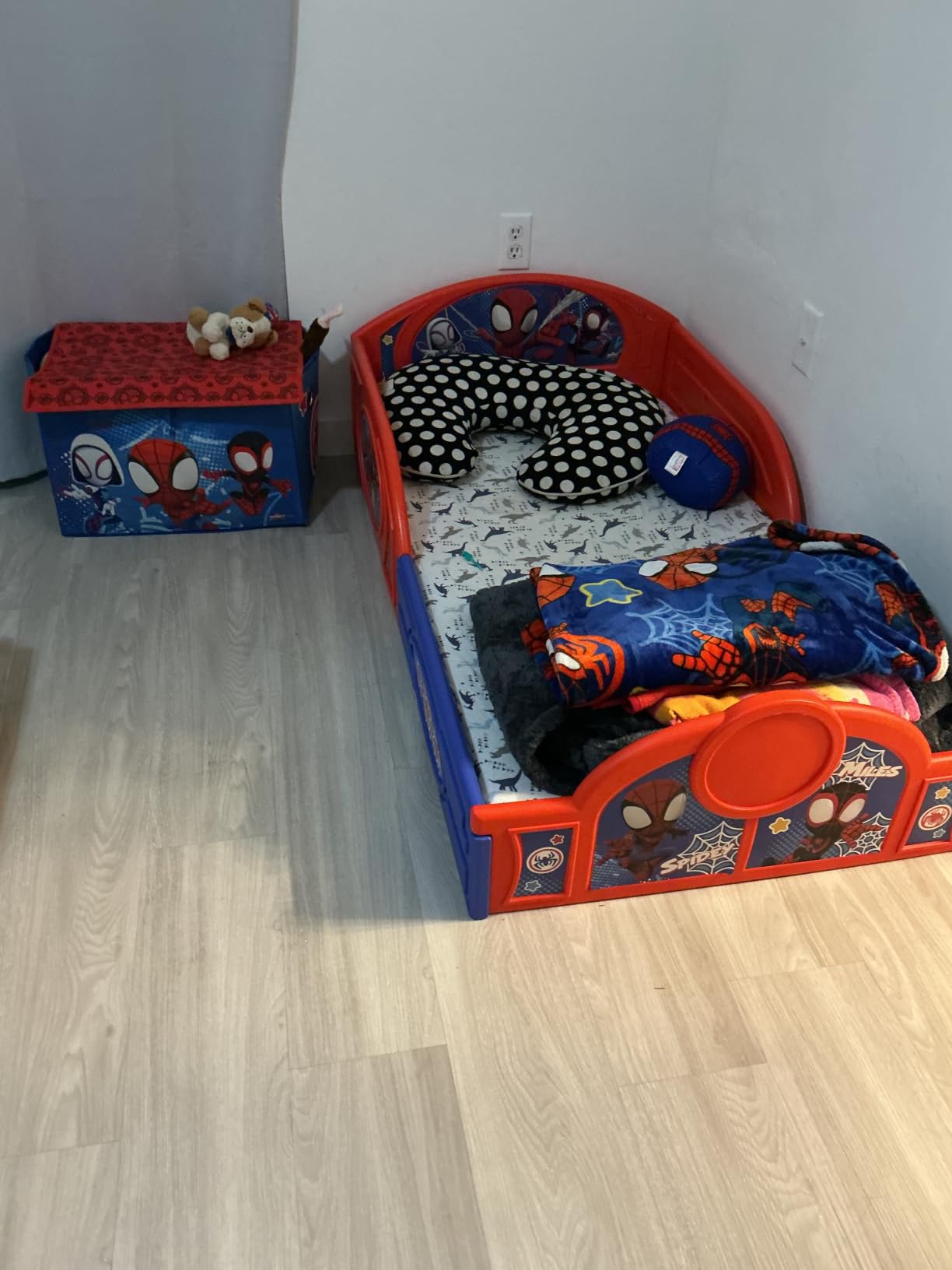 Delta Children CoComelon 4-Piece Toddler Room-in-a-Box Set - Includes Sleep and Play Toddler Bed, Table, 1 Chair and Fabric Toy Box, Green customer photo 2