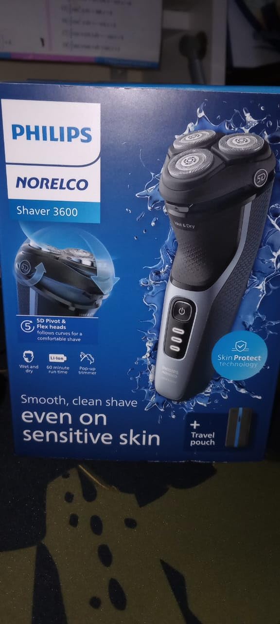 Philips Norelco 3600 Electric Shaver, Storm Blue | 27 Self Sharpening ComfortCut Blades, 5D Pivot & Flex Heads, Wet or Dry Use, Includes Travel Pouch, S3243/91 customer photo 2