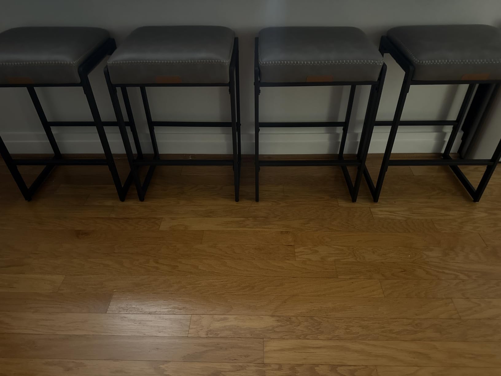 VASAGLE Bar Stools Set of 2, Counter Height, PU Leather, 26-Inch, Mid-Century Modern, Caramel Brown customer photo 1