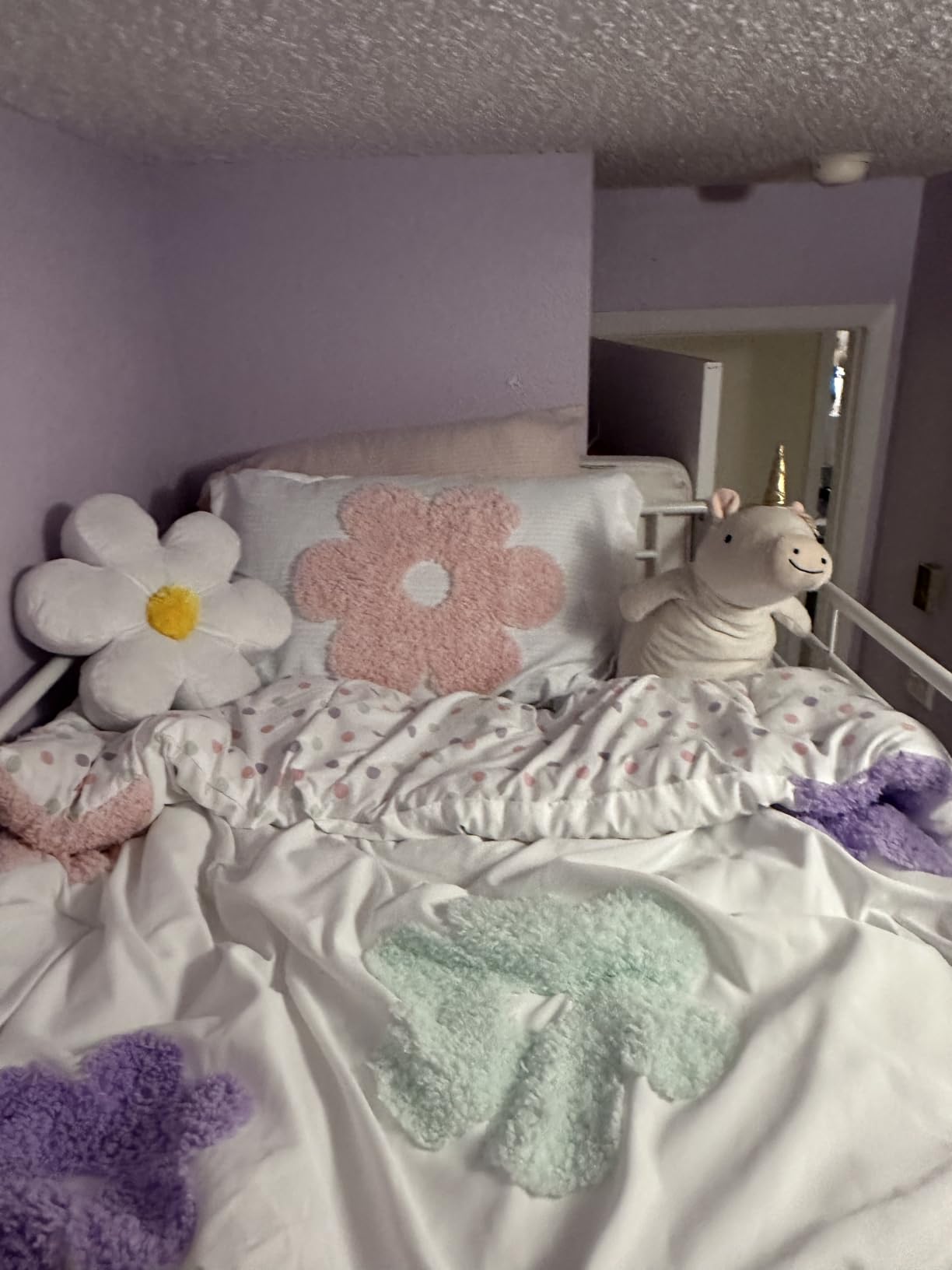 Intelligent Design Kids White Floral Queen Comforter Set for Girls, 4pc | Tufted Chenille, Polka Dot Reverse, Machine Washable, All Season, Lightweight, Full Bedding Set, Ultra Soft customer photo 2