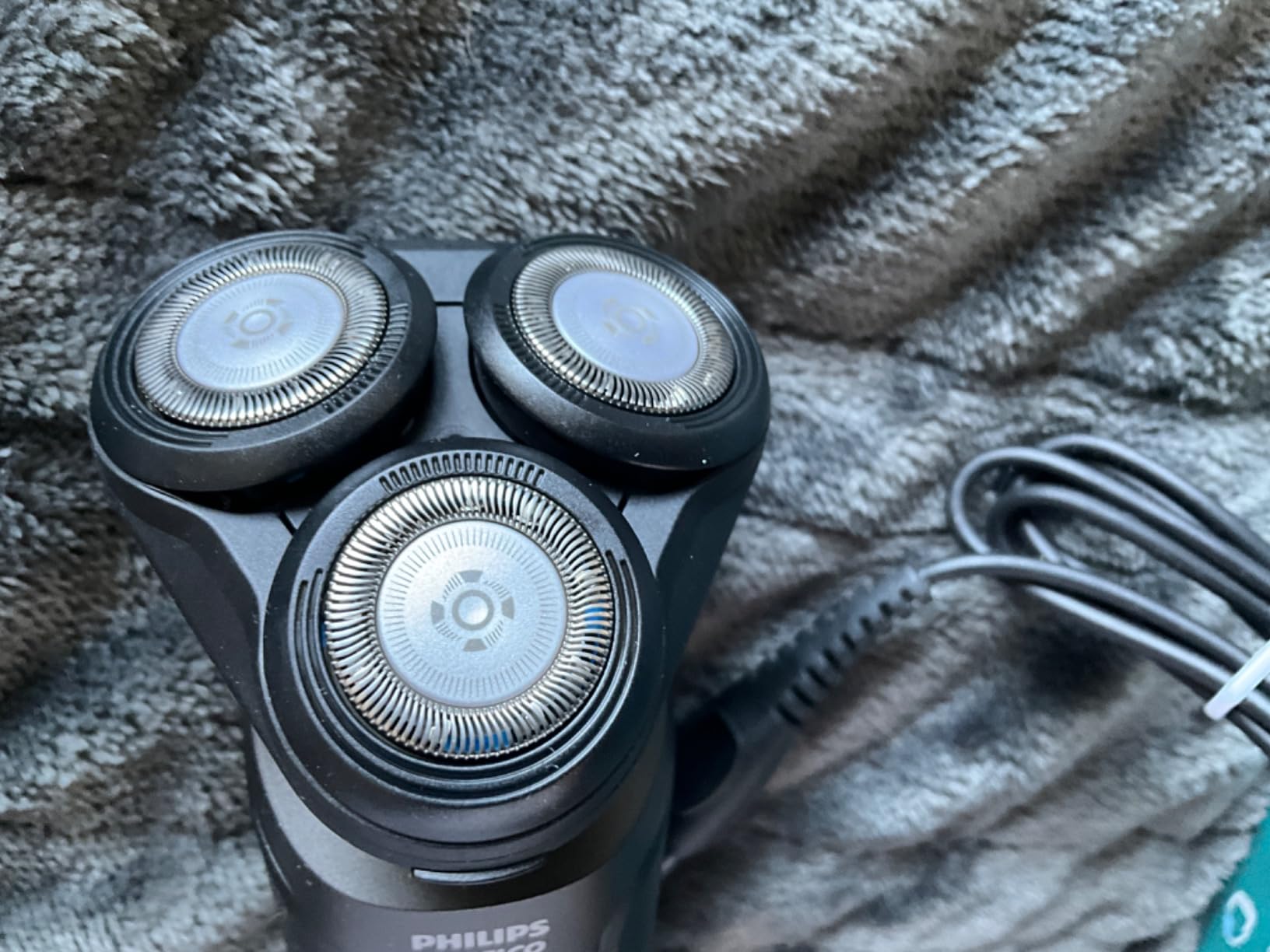 Philips Electric Shavers for Men, Rechargeable AquaTouch Mens Electric Shaver Wet and Dry with Comfort Cut Blades and Click-on Precision Trimmer, Cordless Electric Razors with 5D Flex Head customer photo 1
