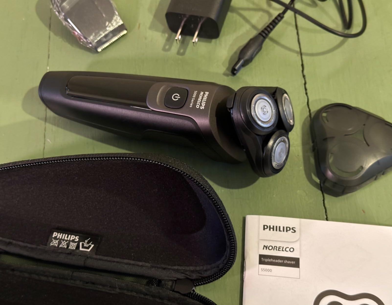 Philips Electric Shavers for Men, Rechargeable AquaTouch Mens Electric Shaver Wet and Dry with Comfort Cut Blades and Click-on Precision Trimmer, Cordless Electric Razors with 5D Flex Head customer photo 2