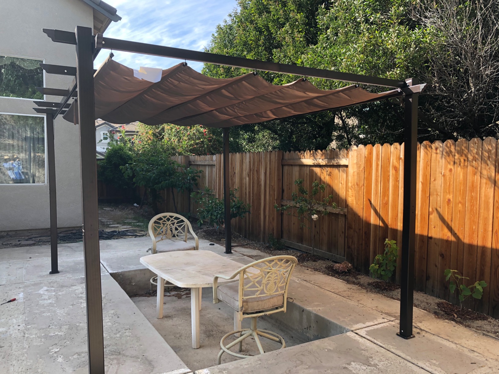 Outsunny 10' x 10' Aluminum Patio Pergola with Retractable Pergola Canopy, Backyard Shade Shelter for Porch, Outdoor Party, Garden, Grill Gazebo, Dark Gray customer photo 2