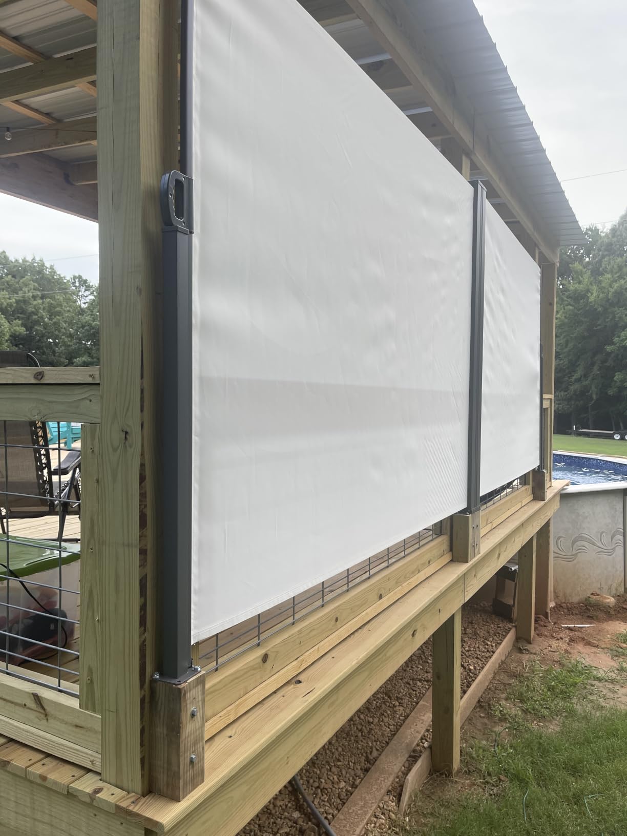 VEVOR Retractable Side Awning, 71''x 138'' Outdoor Privacy Screen, 180g Polyester Water-Proof Retractable Patio Screen, UV 30+ Room Divider Wind Screen for Patio, Backyard, Balcony, Gray customer photo 1