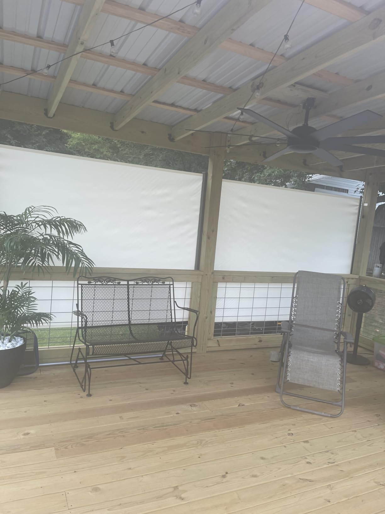 VEVOR Retractable Side Awning, 71''x 138'' Outdoor Privacy Screen, 180g Polyester Water-Proof Retractable Patio Screen, UV 30+ Room Divider Wind Screen for Patio, Backyard, Balcony, Gray customer photo 2