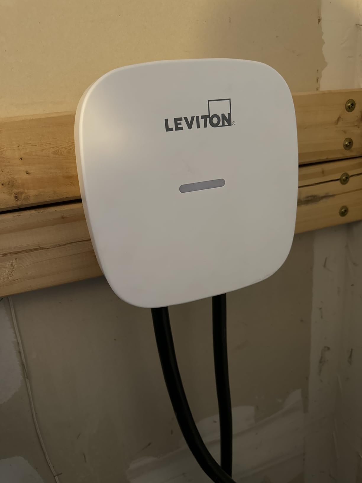 Leviton Level 2 Smart EV Charger with Wi-Fi, 40 Amp, 9.6kW Output, 25' Cable, NEMA 14-50P, Indoor/Outdoor Plug-In EV Charging Station, My Leviton Compatibility, EV40P EVSE, White-Black customer photo 1