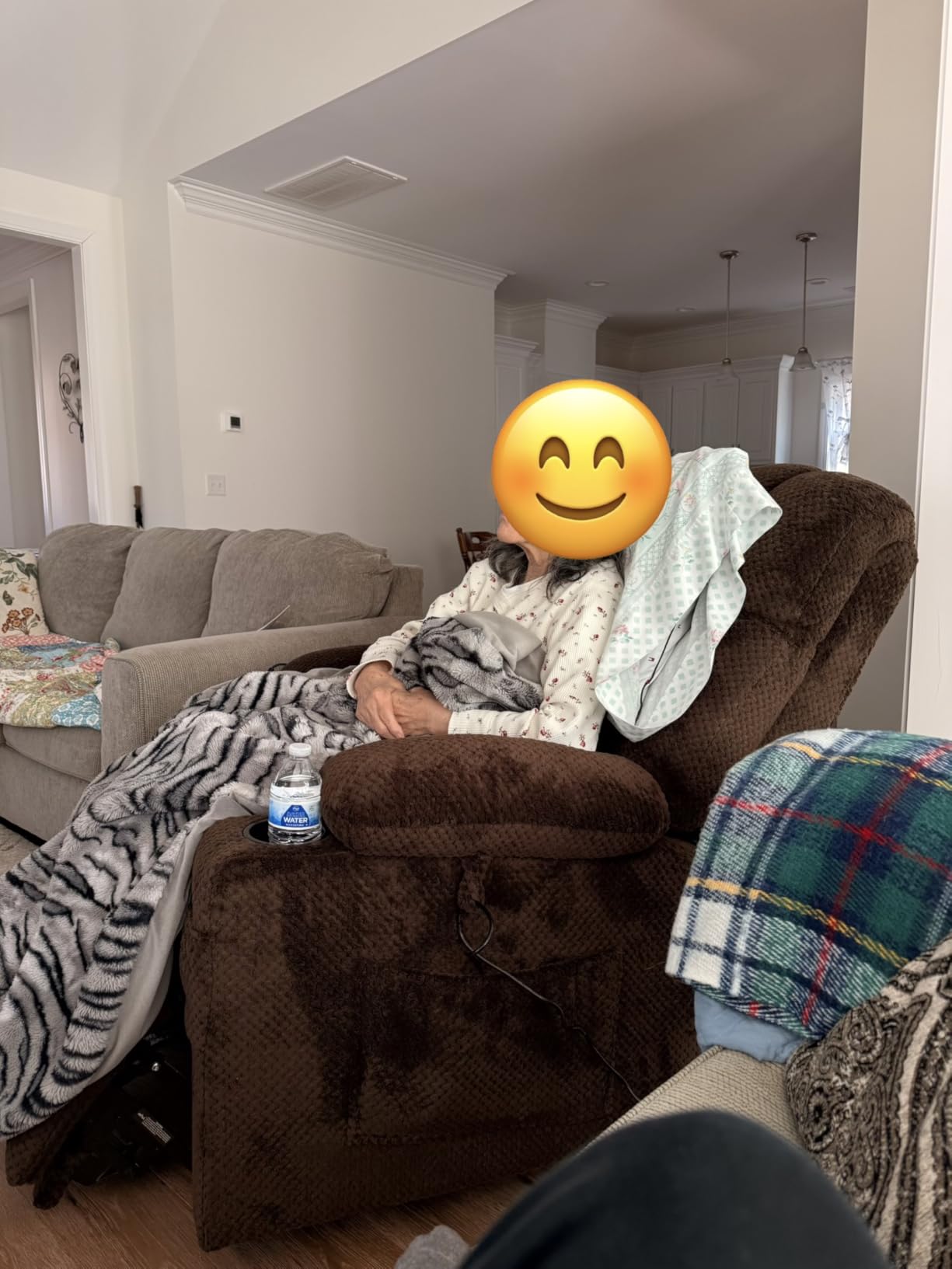 MCombo Oversized Dual Motor Power Lift Recliner Chair for Elderly R7891 | Heat and Massage, Zero Gravity Lift Chair, Infinite Position, Lay Flat, USB Ports, Big& Tall, Fabric (Large-Wide, Dark Grey) customer photo 1