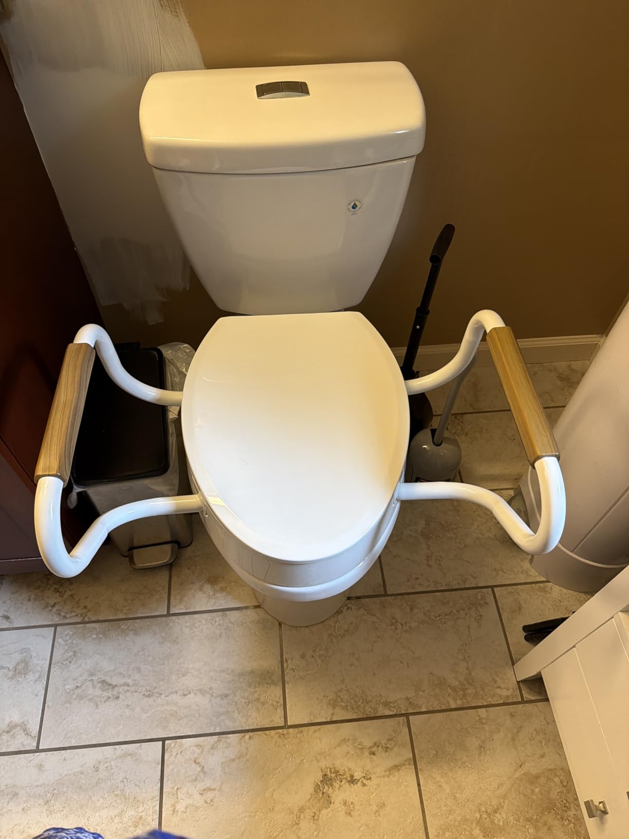 Lunderg Solva Raised Toilet Seat with Handles - Elongated - Easy to Install Toilet Seat Risers for Seniors - Adds 3 Inches & Works like the one you've always used - Elegant design - No Hospital Vibe customer photo 1