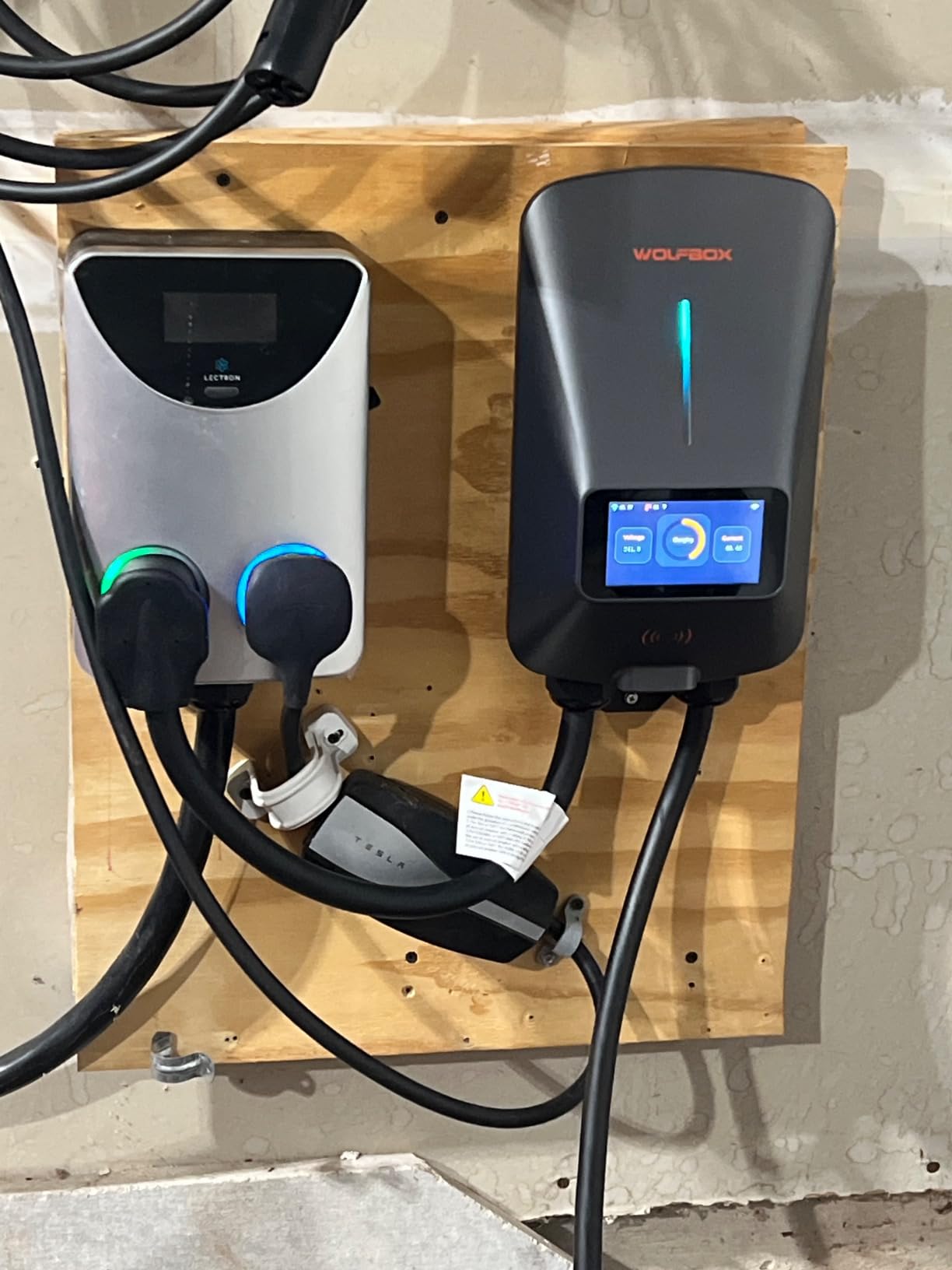 WOLFBOX Level 2 EV Charger 40amp - NEMA 14-50 EVSE with J1772 Connector - CSA Certified Wall Home EV Charger - 25FT Cable,Outdoor/Indoor,RFID Card,WiFi Enabled, 240V Electric Vehicle Charging Station customer photo 2