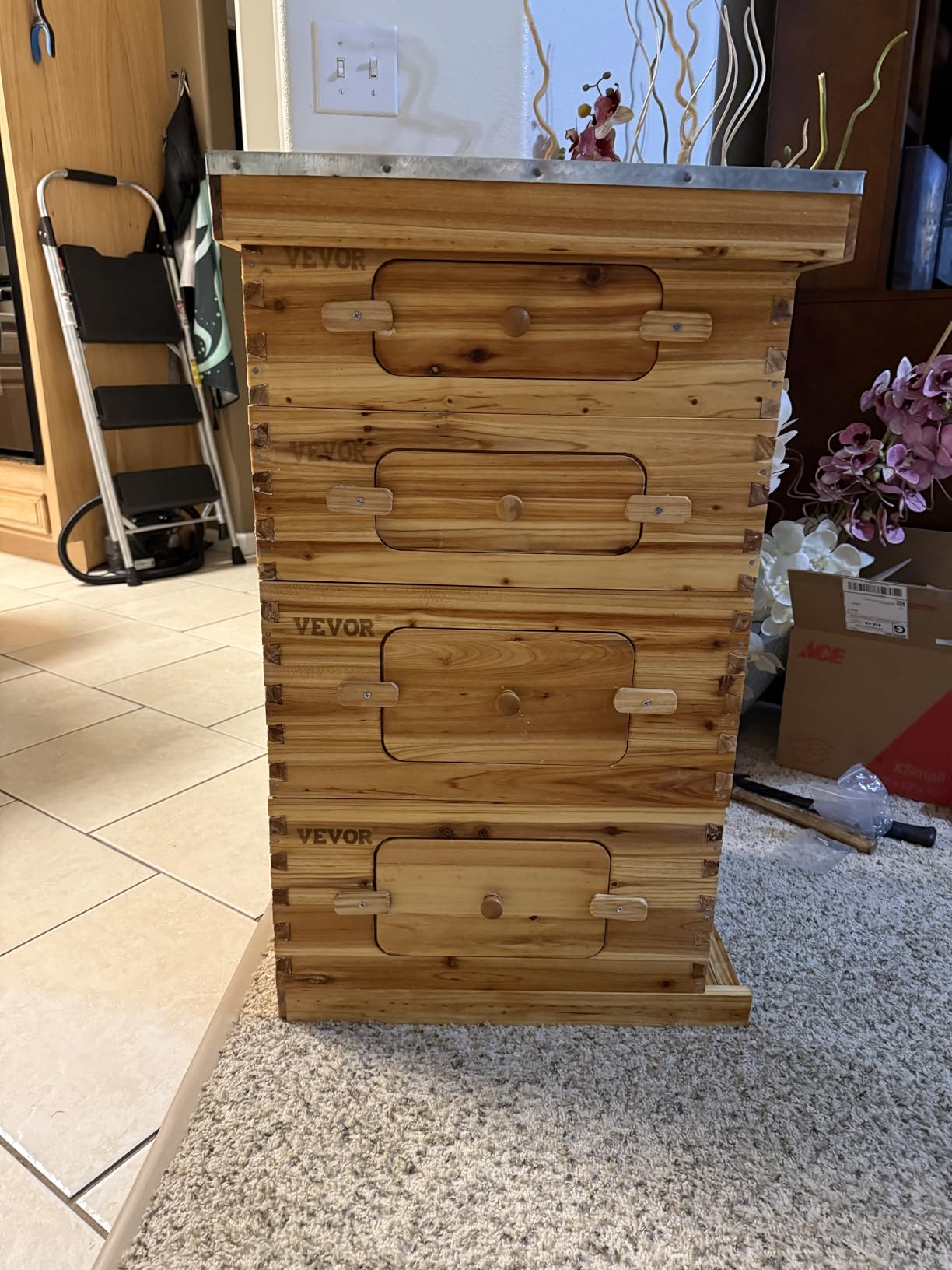 VEVOR 10 Frame Bee Hive, Beeswax Coated Fir Wood, Bee Hives Starter Kit,2 Deep + 2 Medium Bee Boxes Langstroth Beehive Kit, Transparent Acrylic Windows with Foundations for Beginners Pro Beekeepers customer photo 1