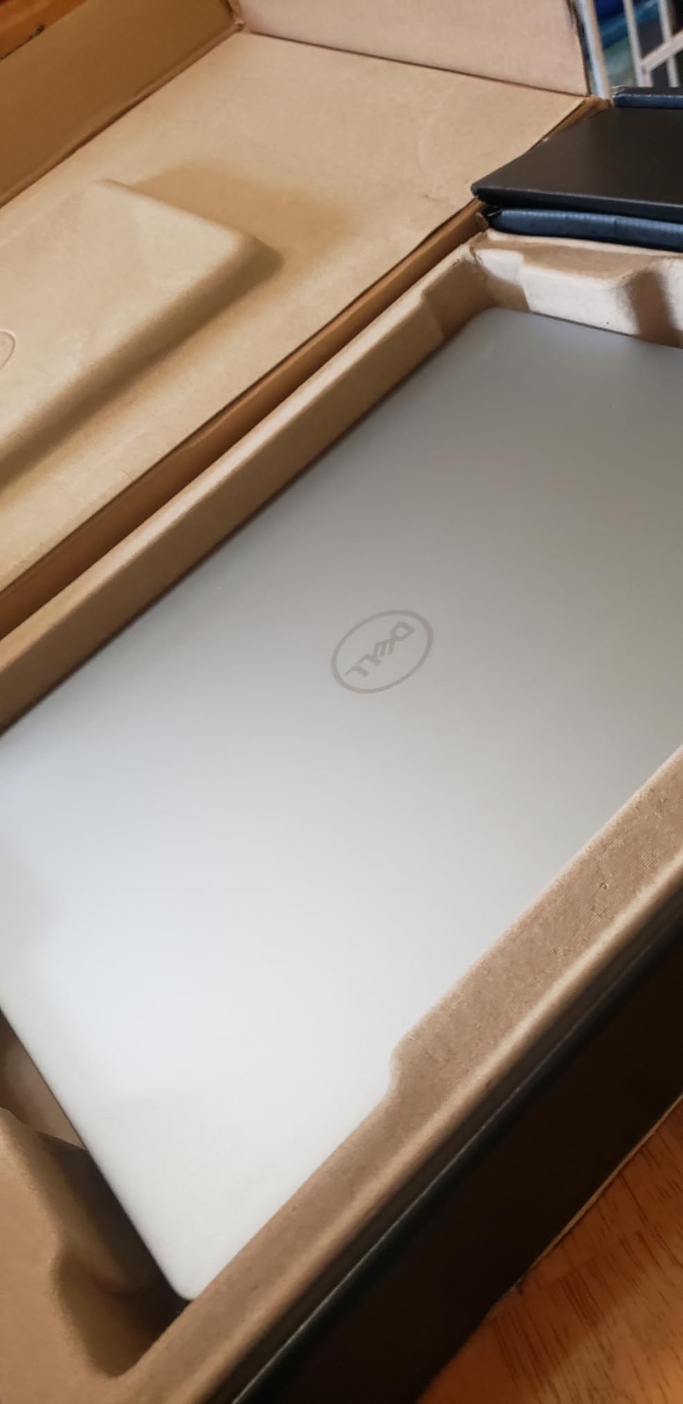 Dell Inspiron 16 Plus 7640 customer photo 2