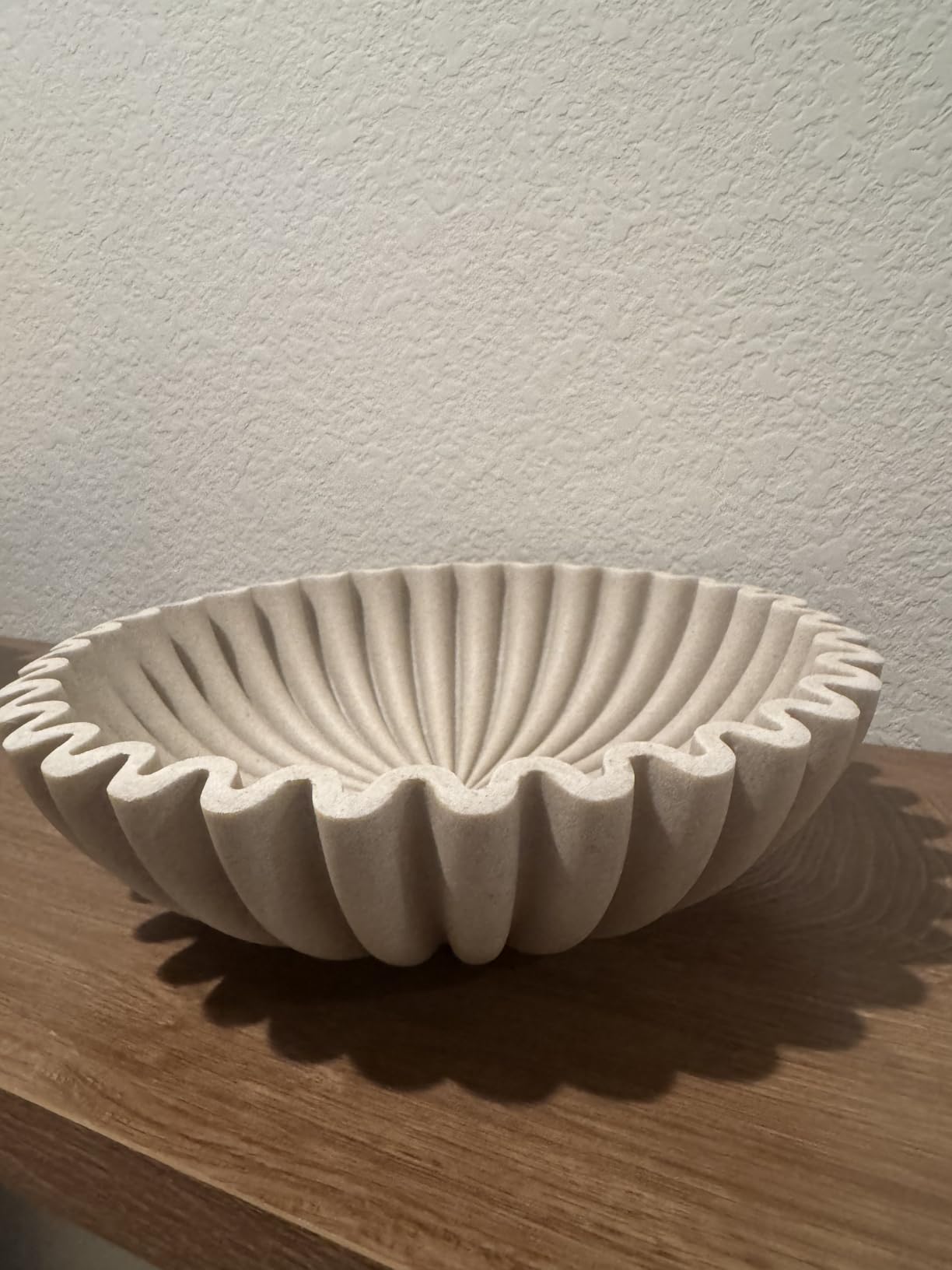 YMXYJM Large Decorative Bowl, Modern Handicraft Bowls for Home Decor, Fruit Bowl for Kitchen Counter, Ruffle Decor, Stylish Key Bowl for Entry Table, Artificial Stone Beige customer photo 1